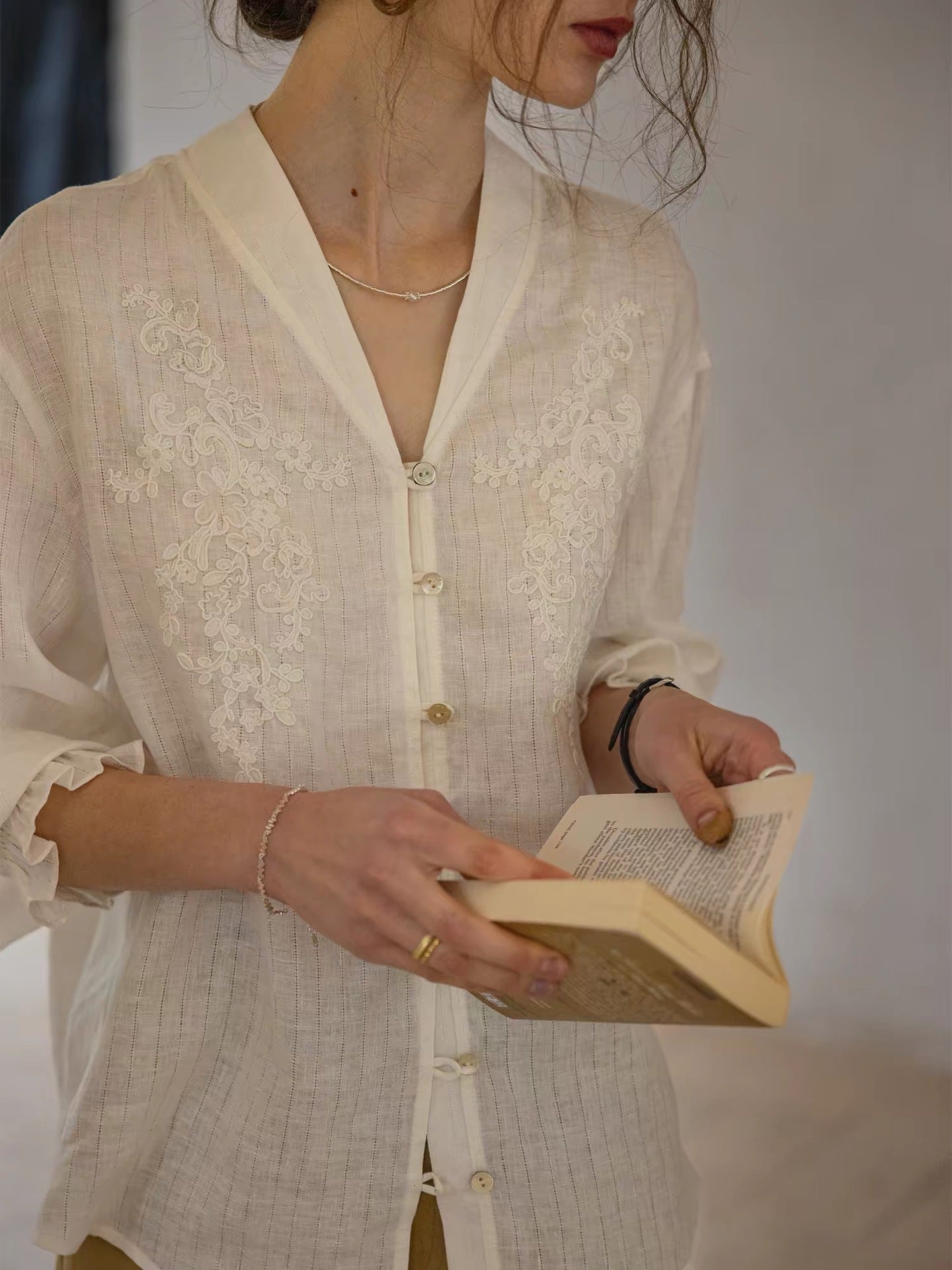 Linen jacquard V-neck rope embroidery shirt
