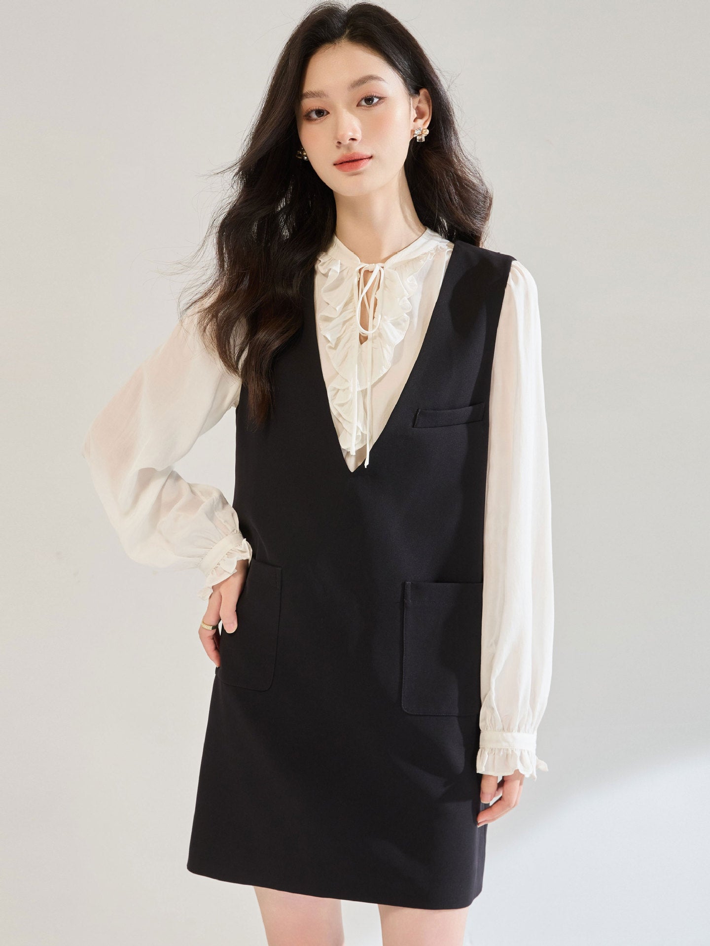 White ruffled tie-waist V-neck puff sleeve shirt