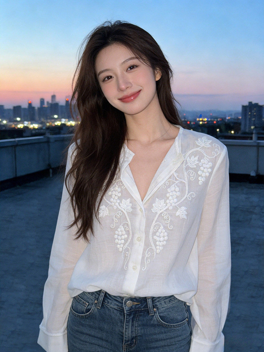White retro lightweight embroidered long-sleeved shirt