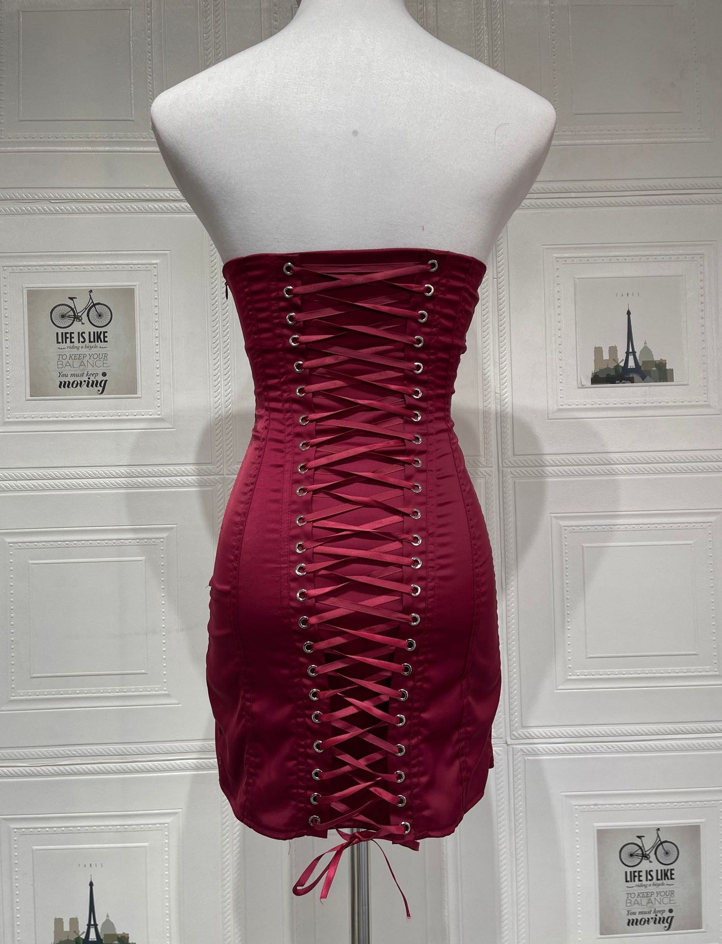 red one-line collar bandeau dress