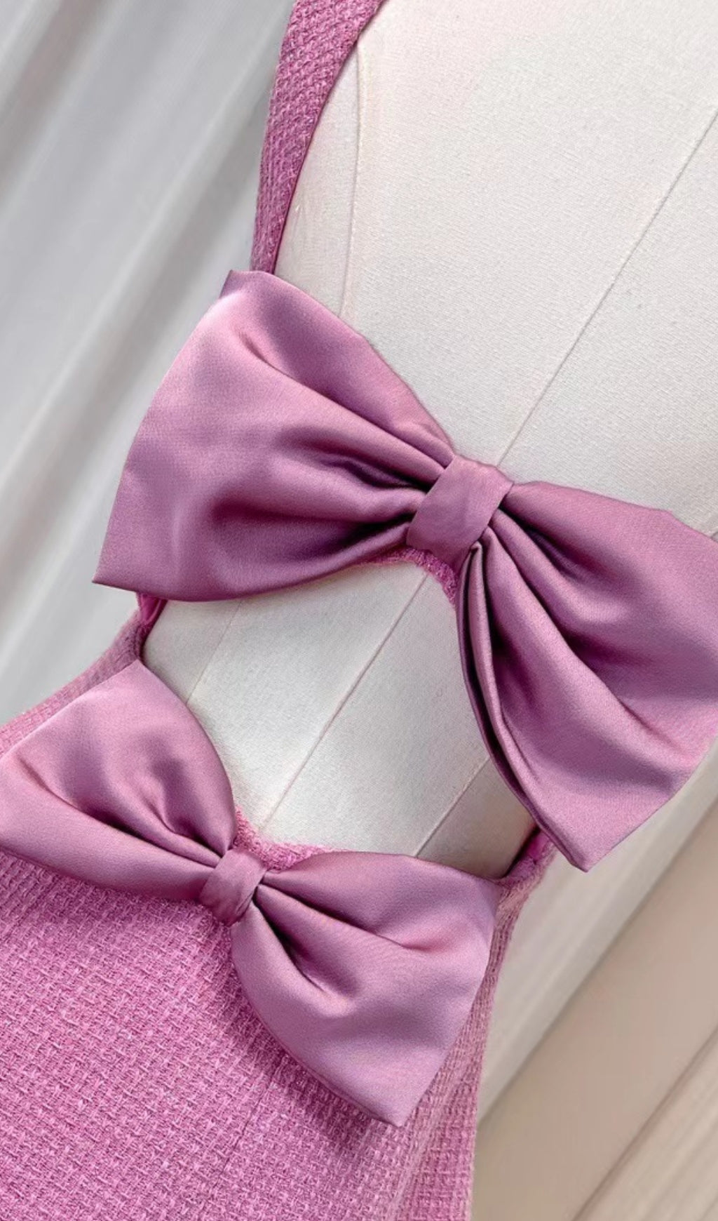 BOW-EMBELLISHED RHINESTONE SET IN PINK