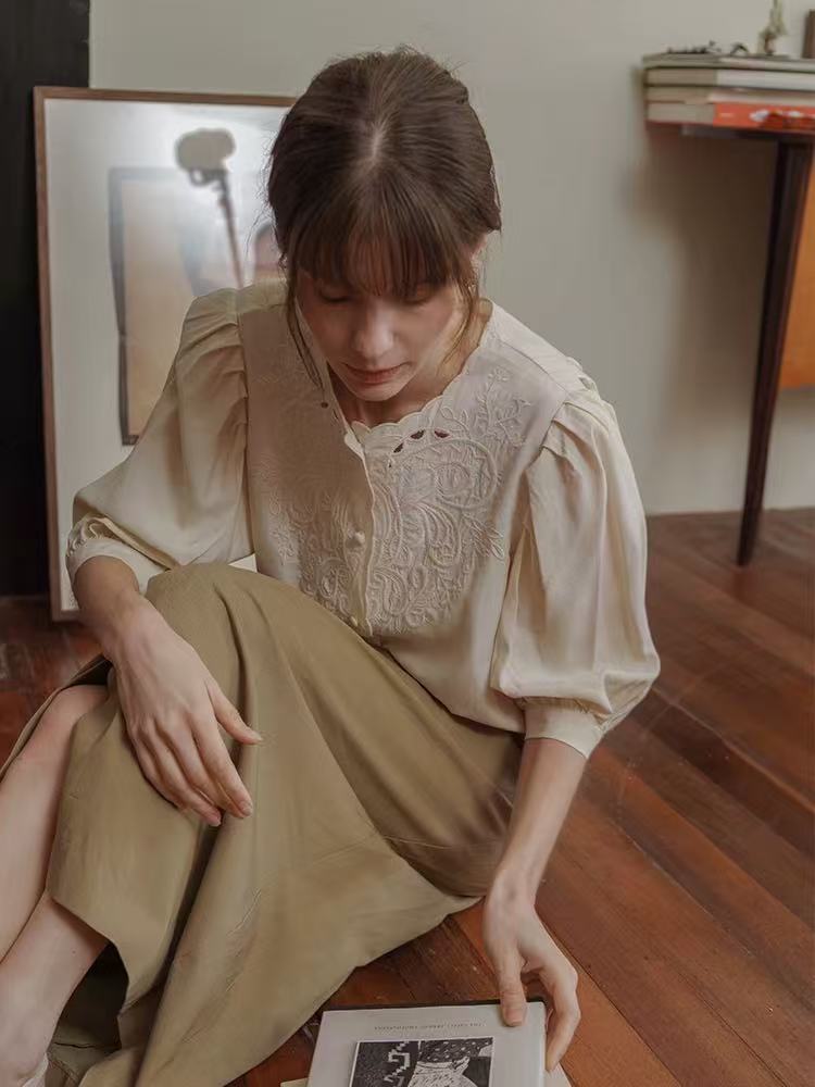 white embroidered cut-out  crew neck lantern sleeve shirt