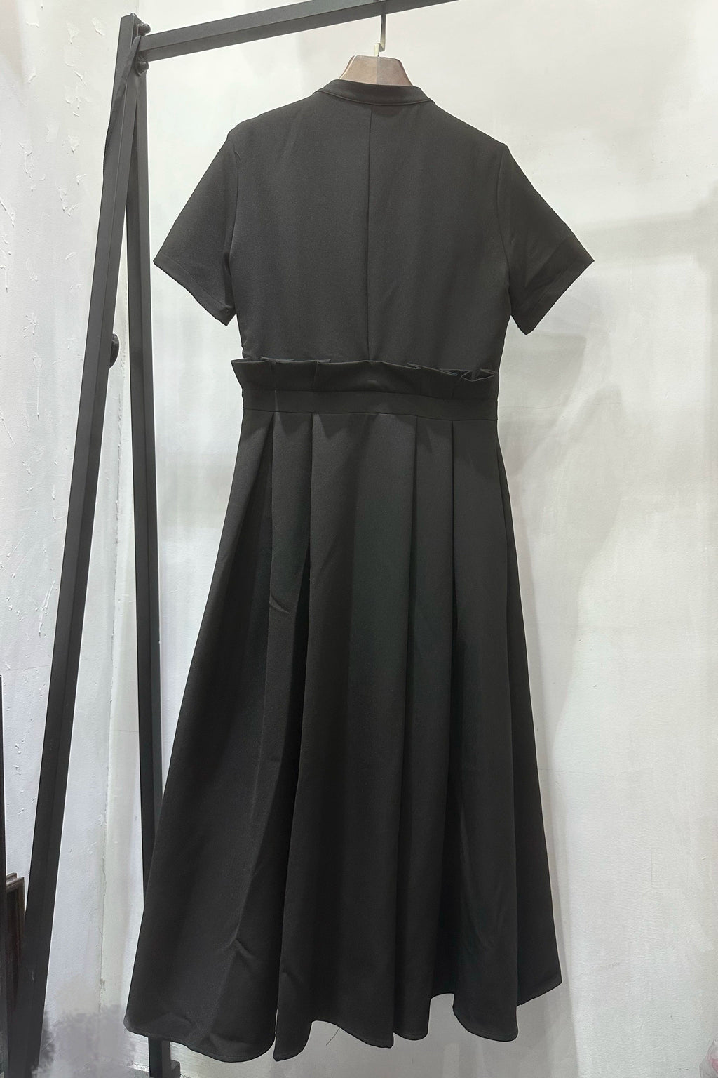 black waist slim short-sleeved dress