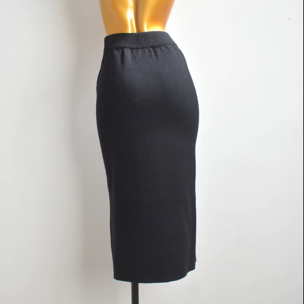 black single-breasted knitted skirt