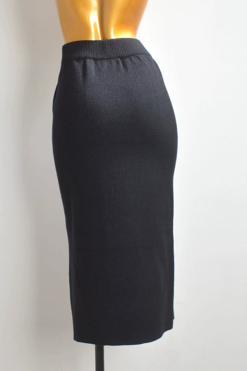 black single-breasted knitted skirt
