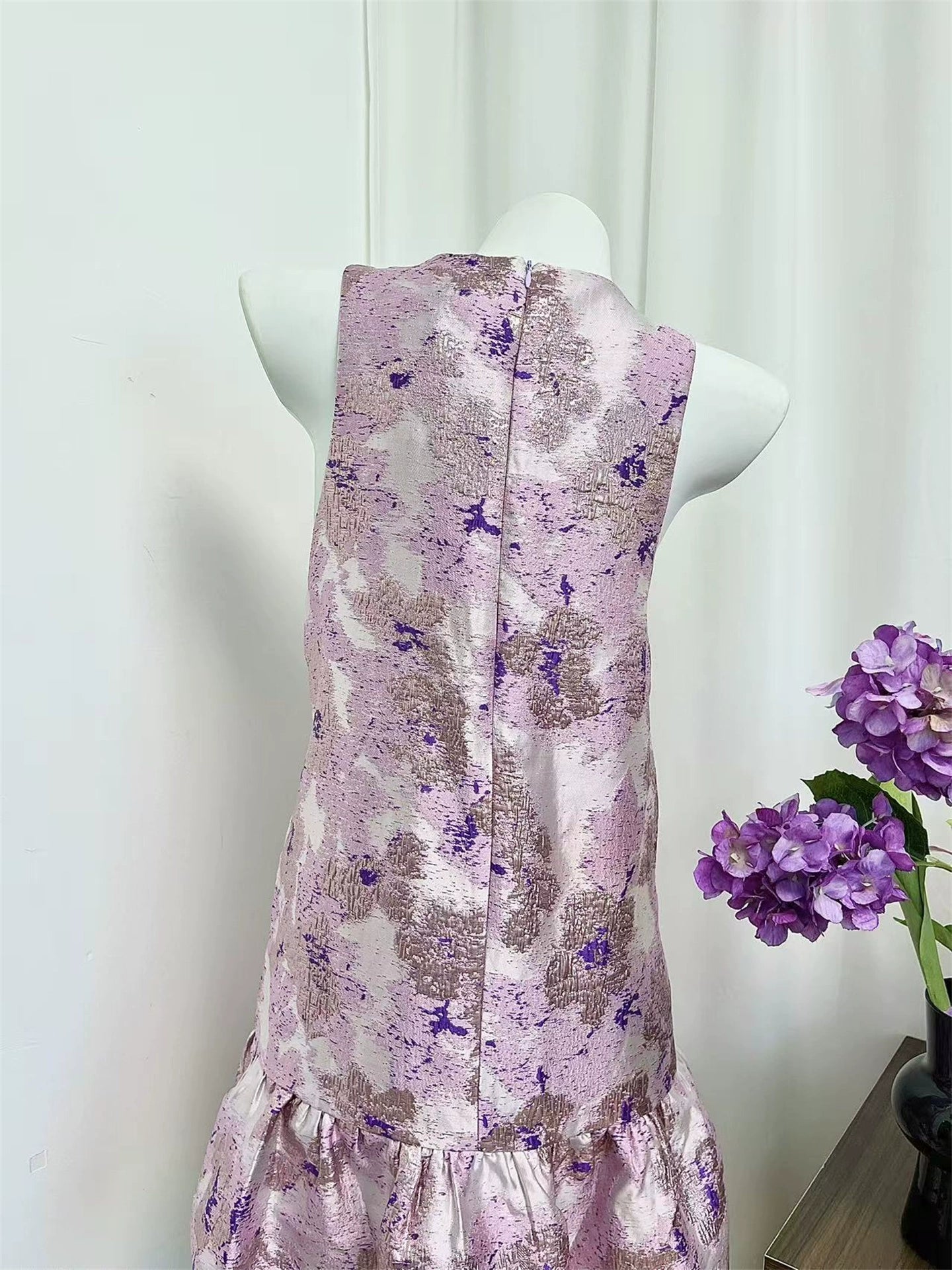 purple printed V-neck puffy mini dress