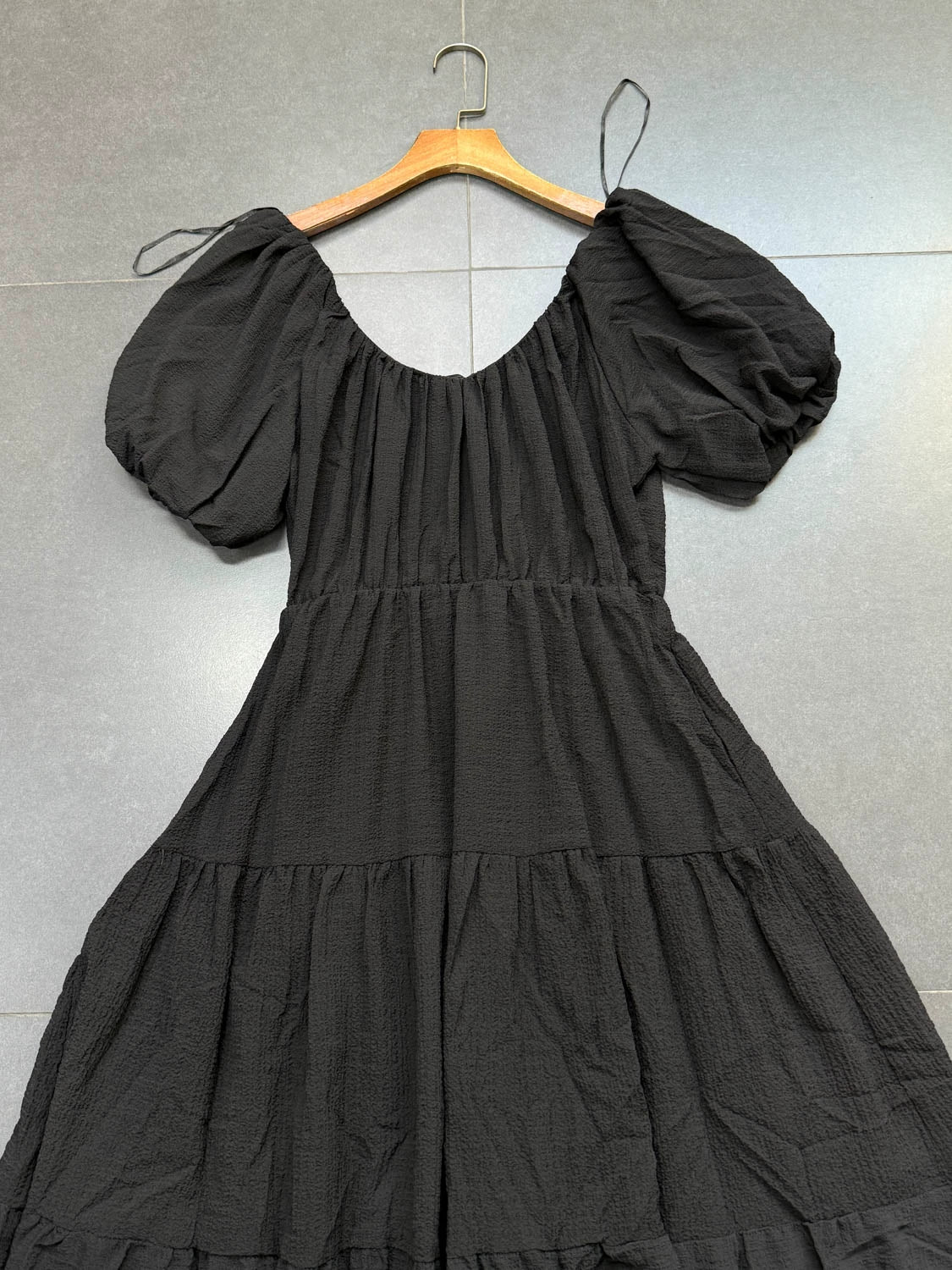 black U-neck bubble short sleeve elastic waist A-line dress