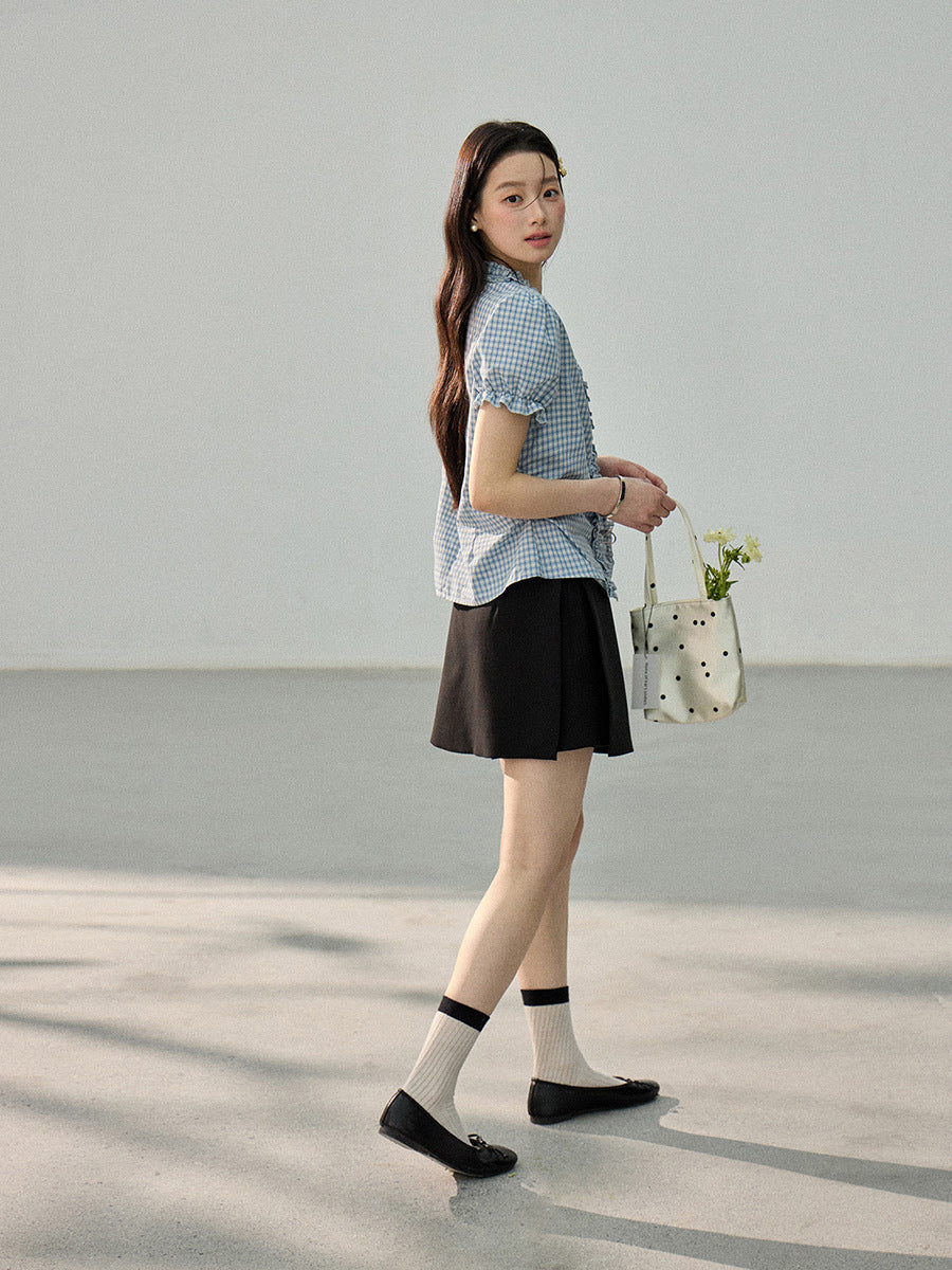 Retro-style plaid puff-sleeved shirt with ruffled trim