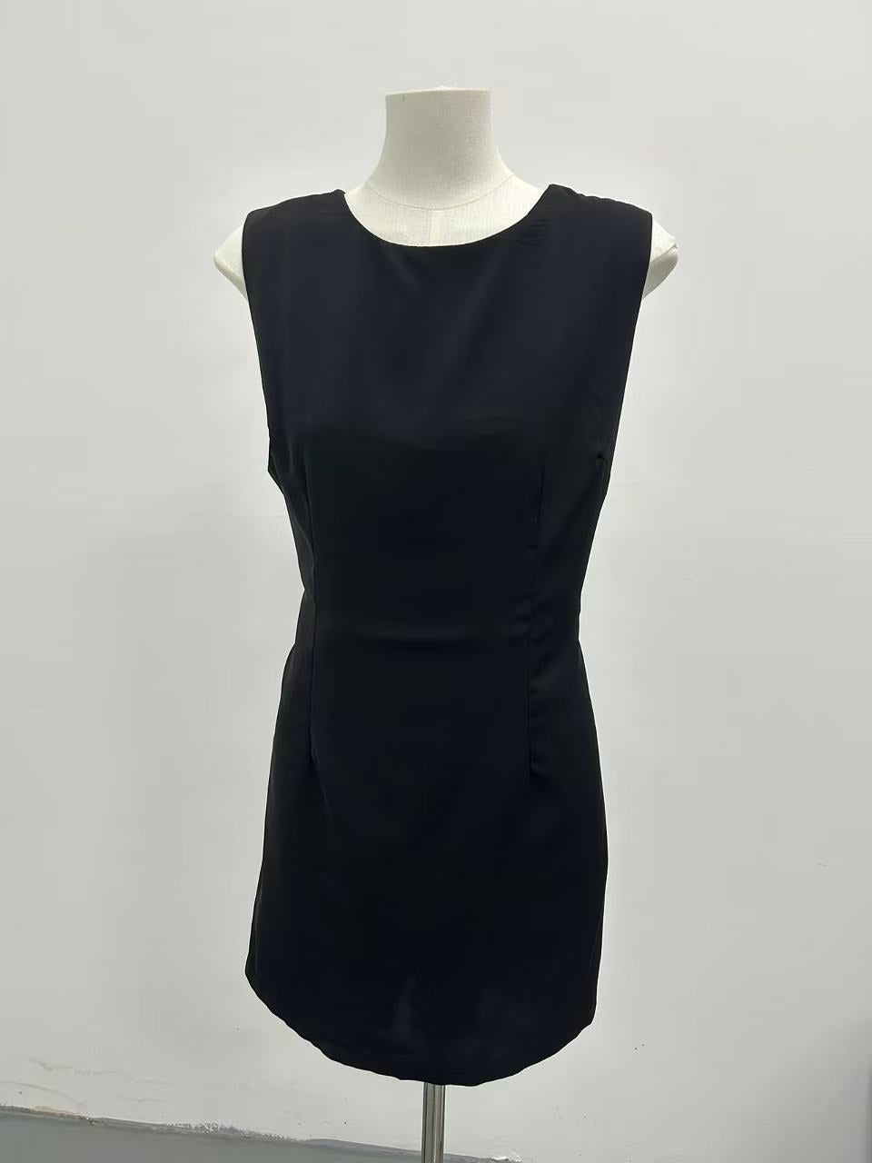 sleeveless slim mini dress in black