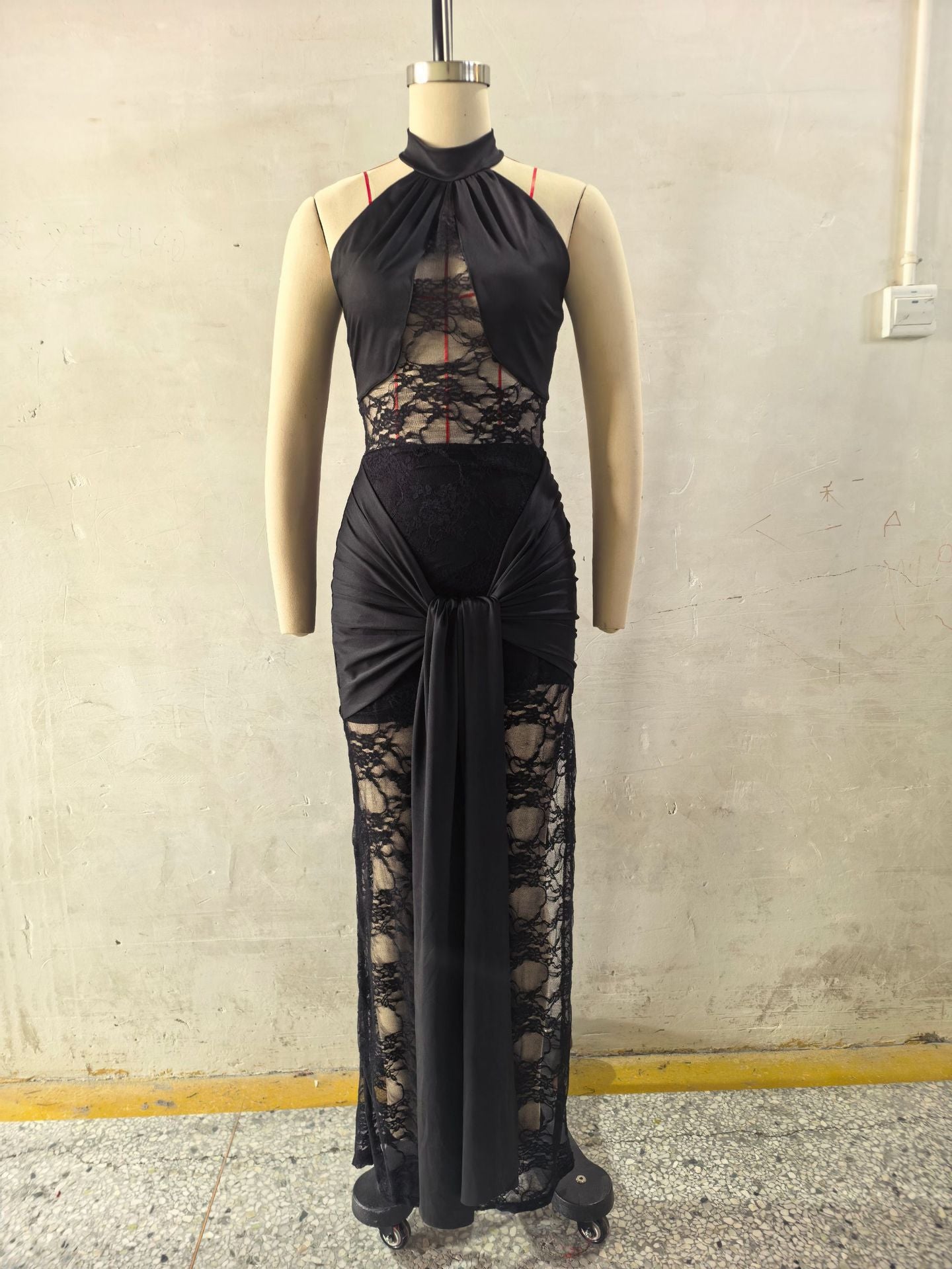 black slit lace spliced halterneck backless dress