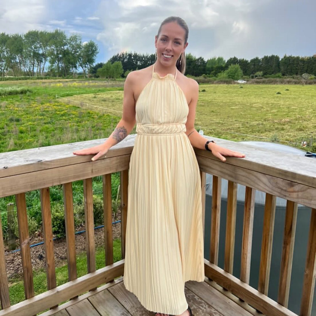 Backless tie-waist pleated long dress