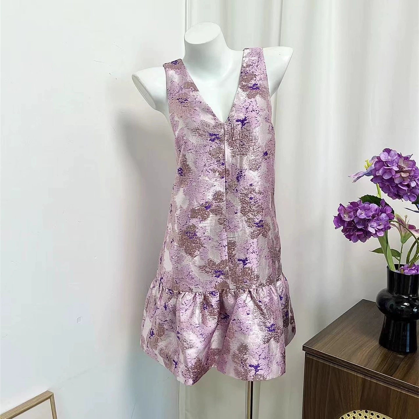 purple printed V-neck puffy mini dress