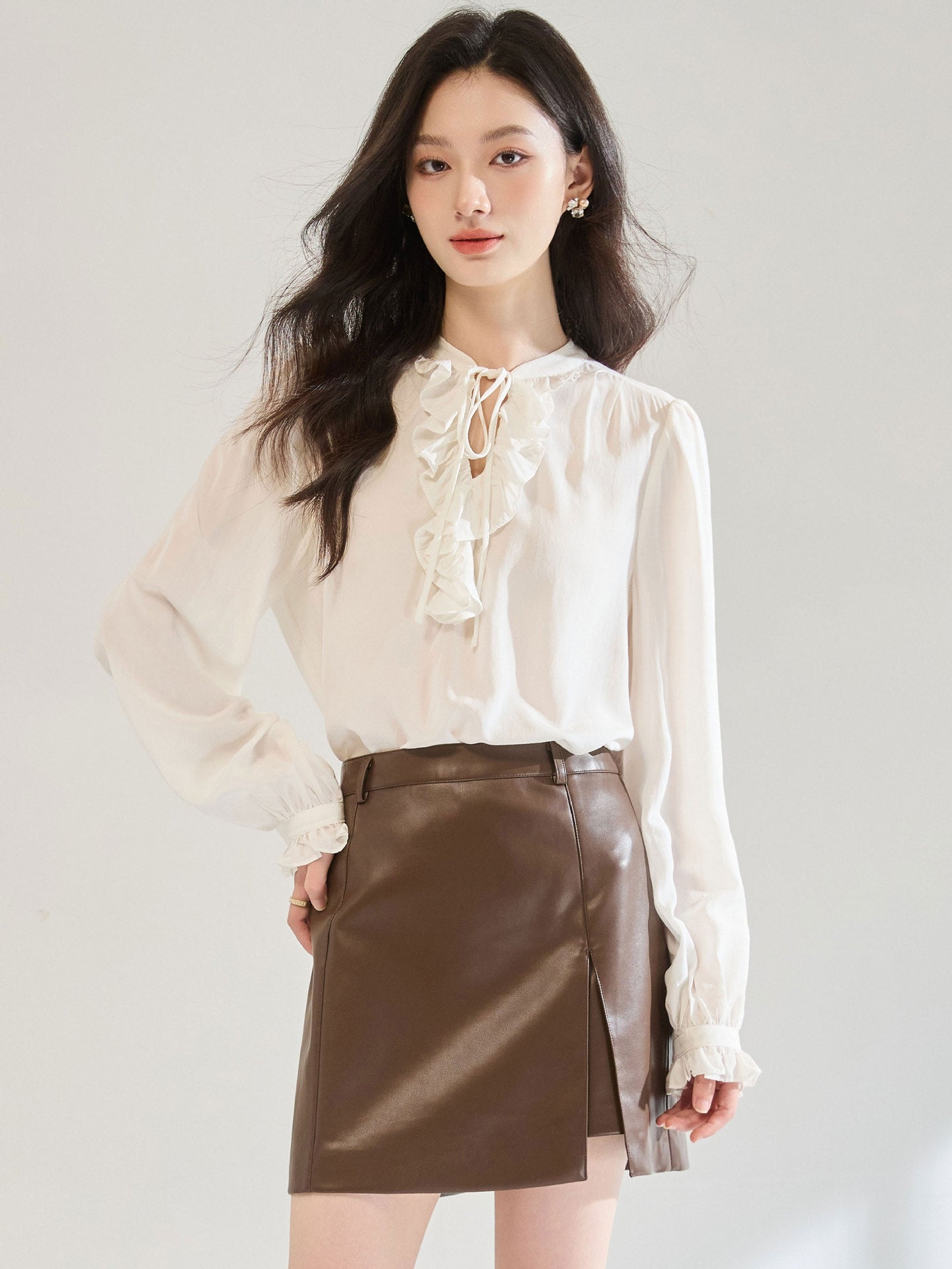 White ruffled tie-waist V-neck puff sleeve shirt