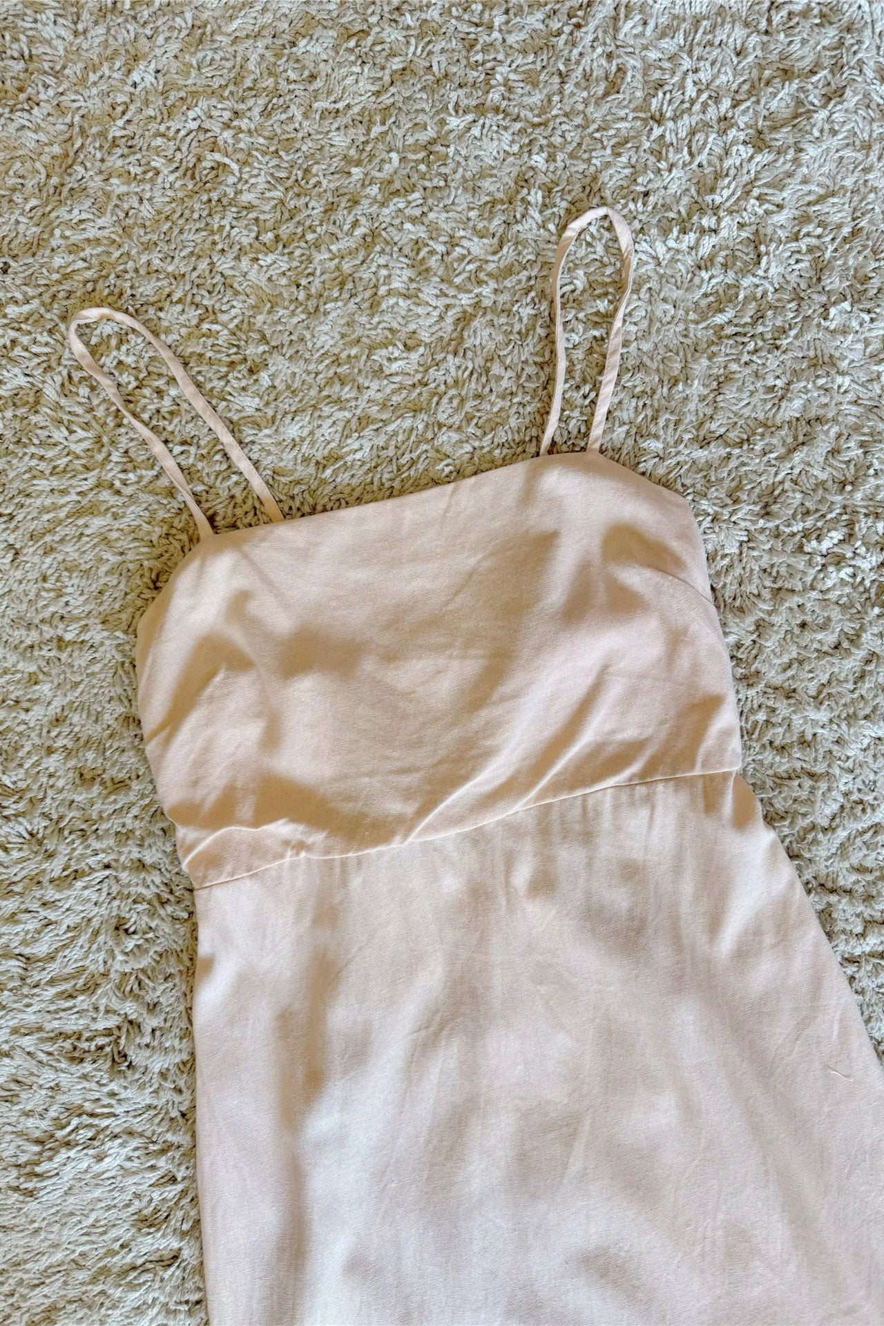 Backless linen dress with ties