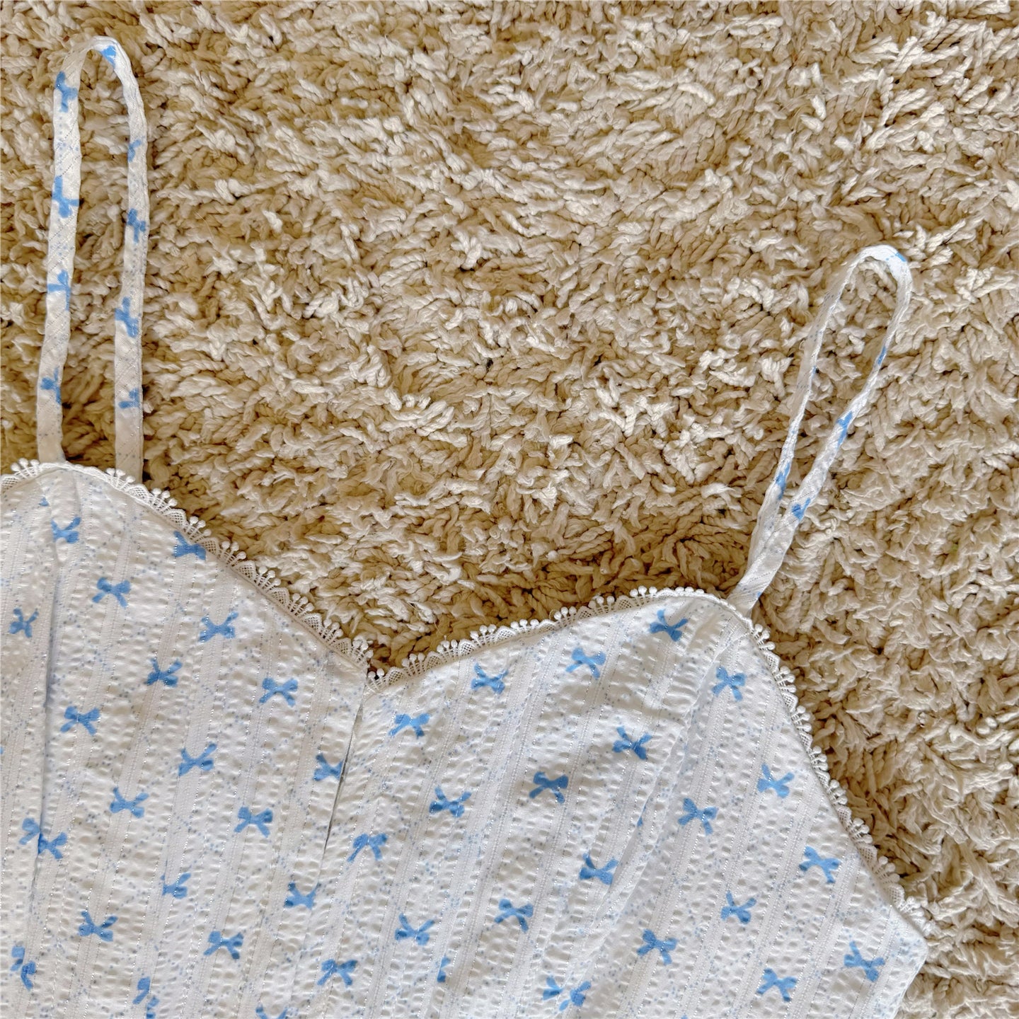 bow  textured high-waisted short suspender