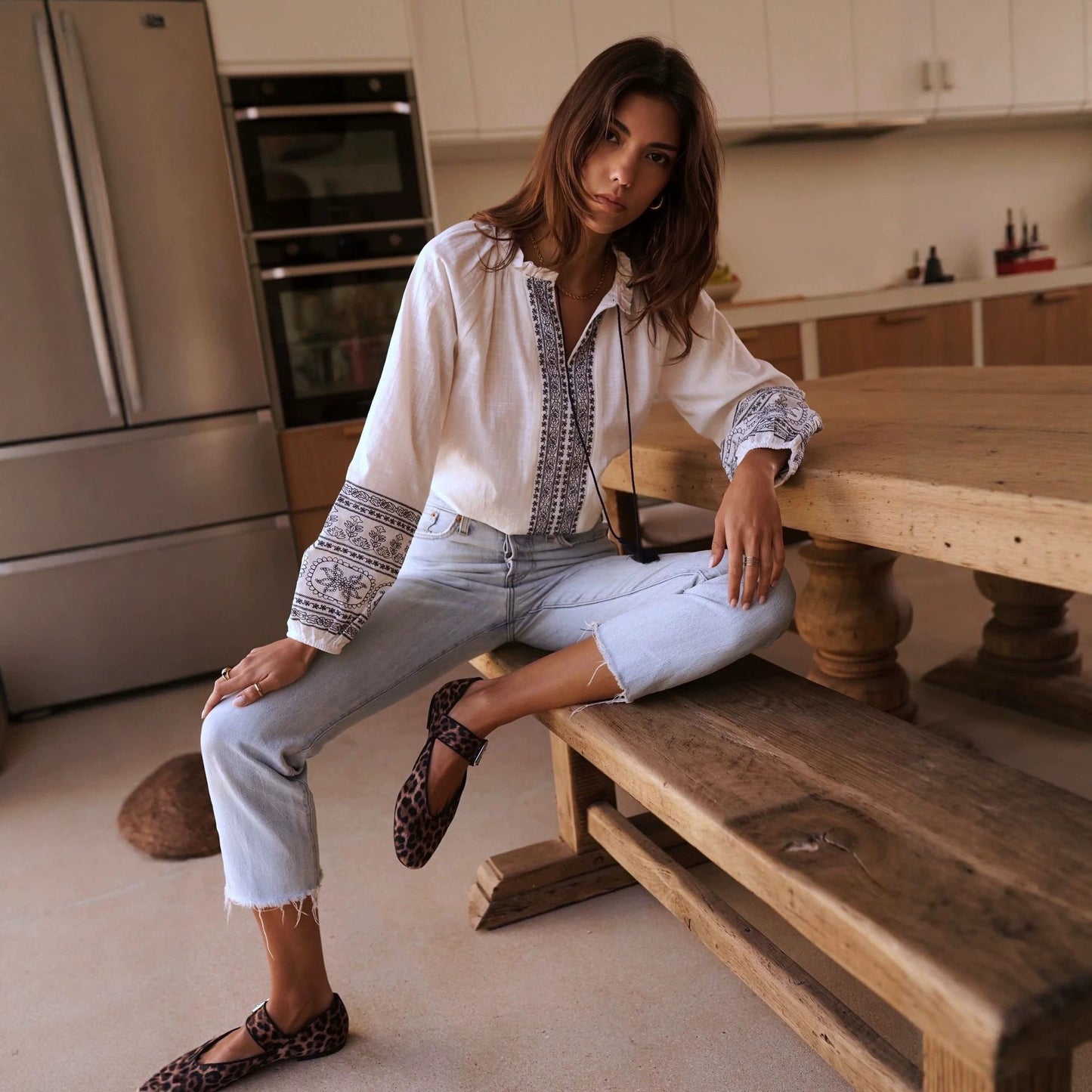 white long-sleeve pullover ramie embroidered shirt