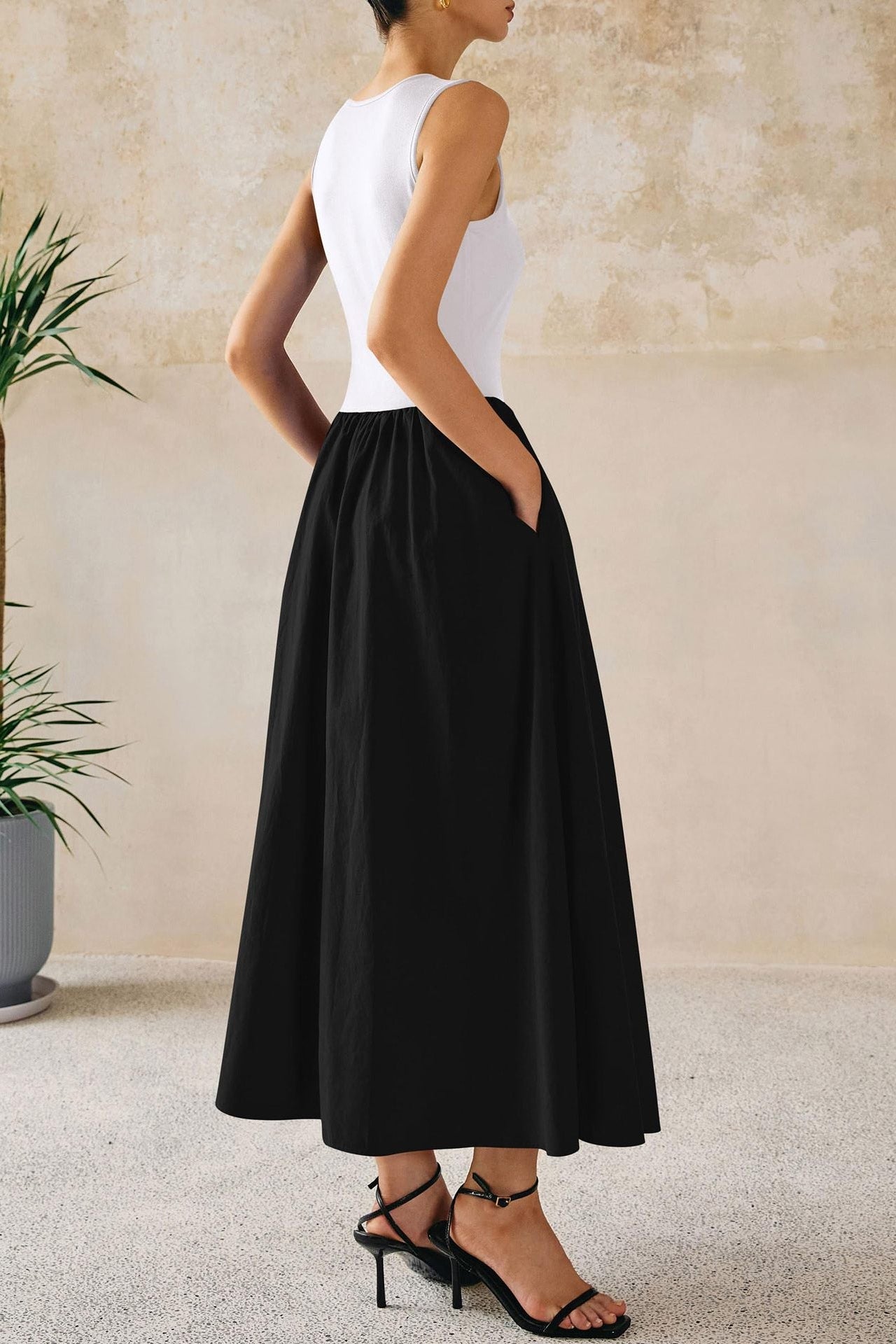 Round neck pleated maxi dress