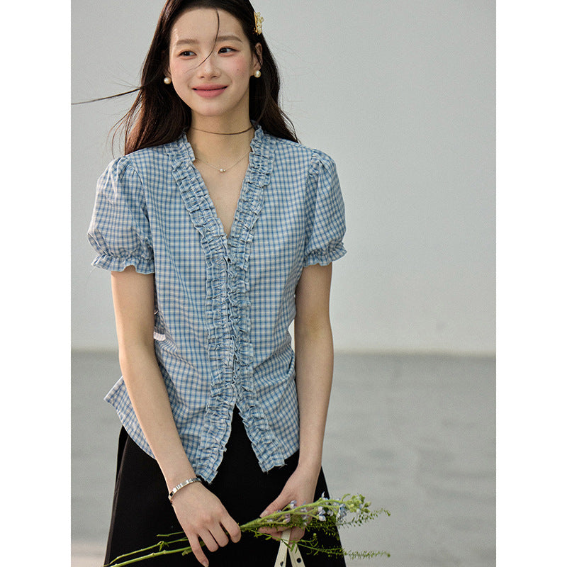 Retro-style plaid puff-sleeved shirt with ruffled trim