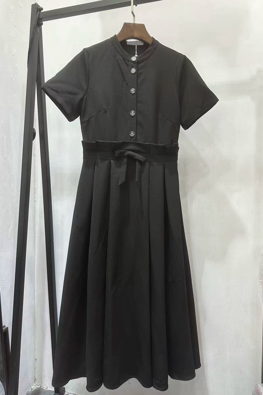 black waist slim short-sleeved dress