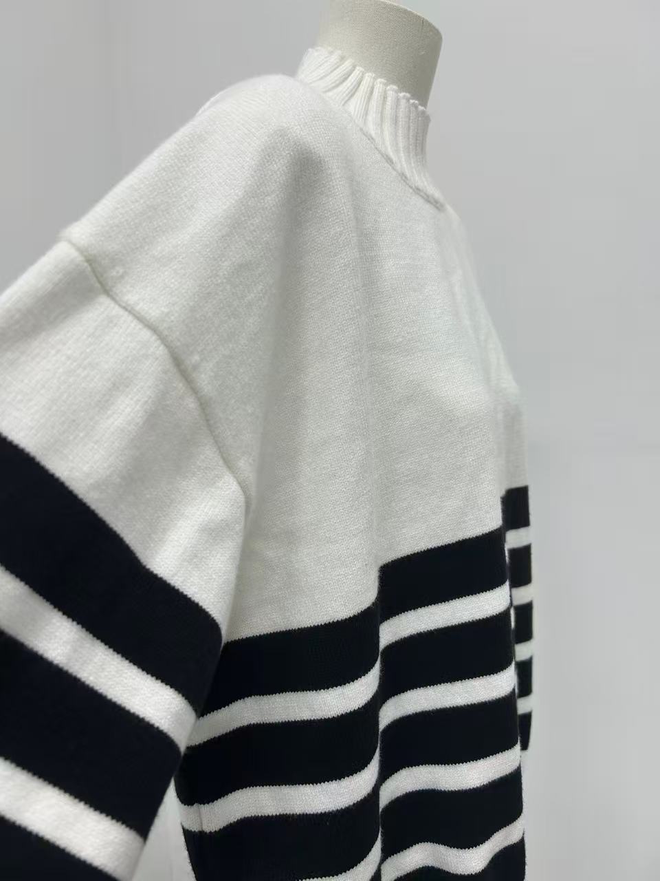 black striped loose knitted sweater