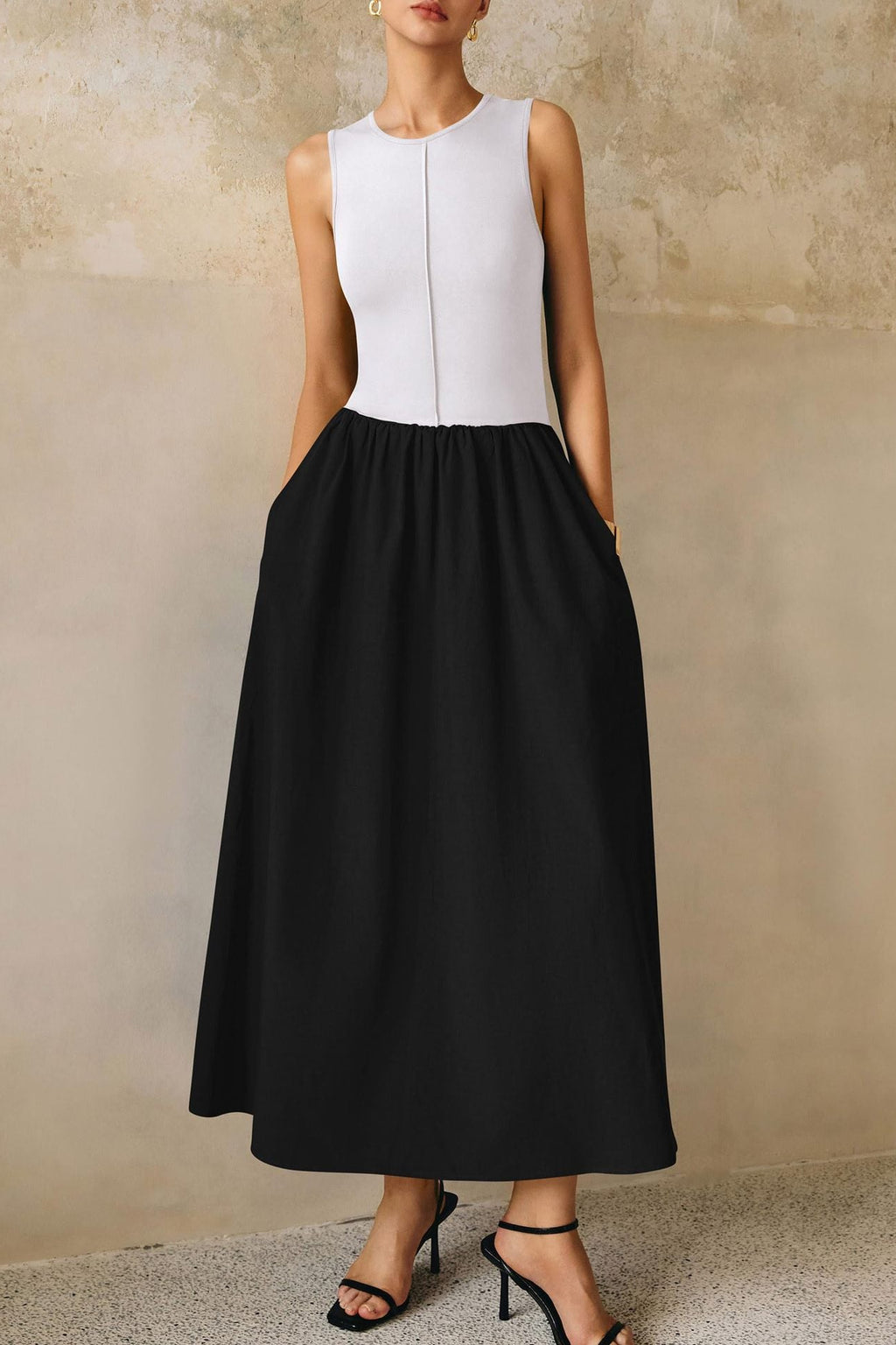 Round neck pleated maxi dress