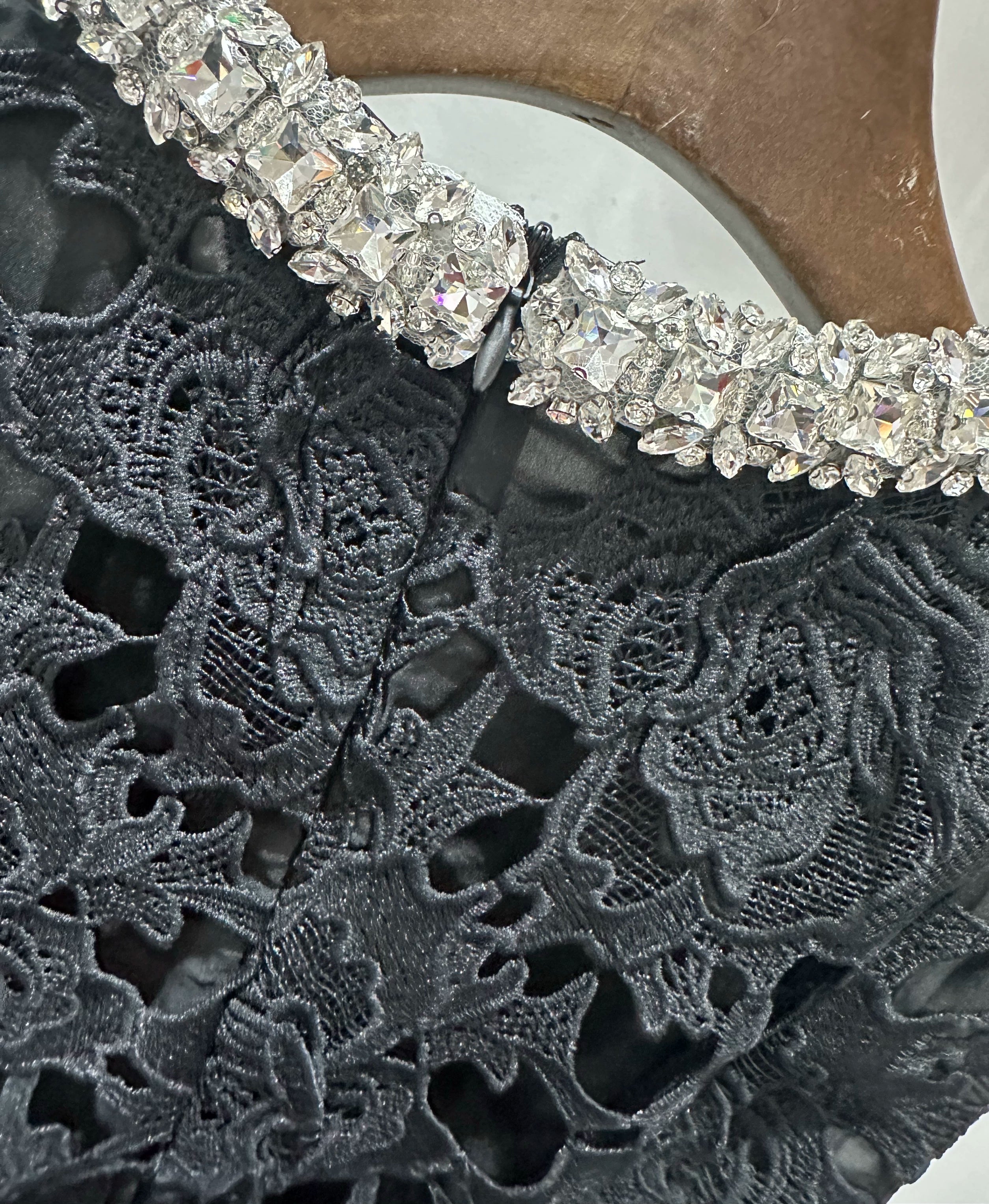 Black Lace Drill-Edge Crew Neck Sleeveless Dress