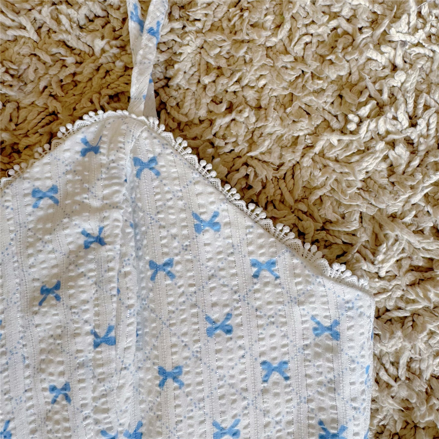 bow  textured high-waisted short suspender