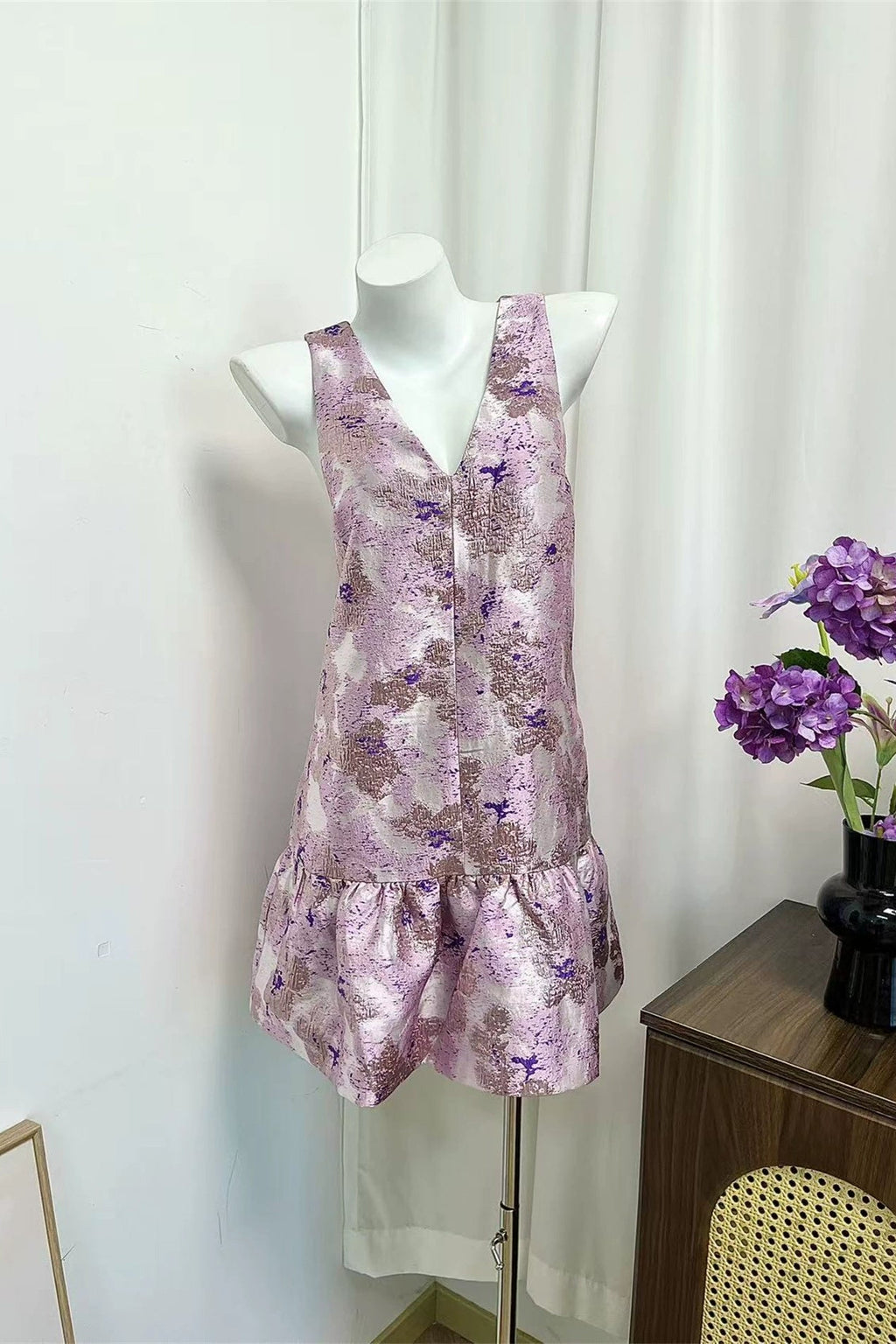 purple printed V-neck puffy mini dress
