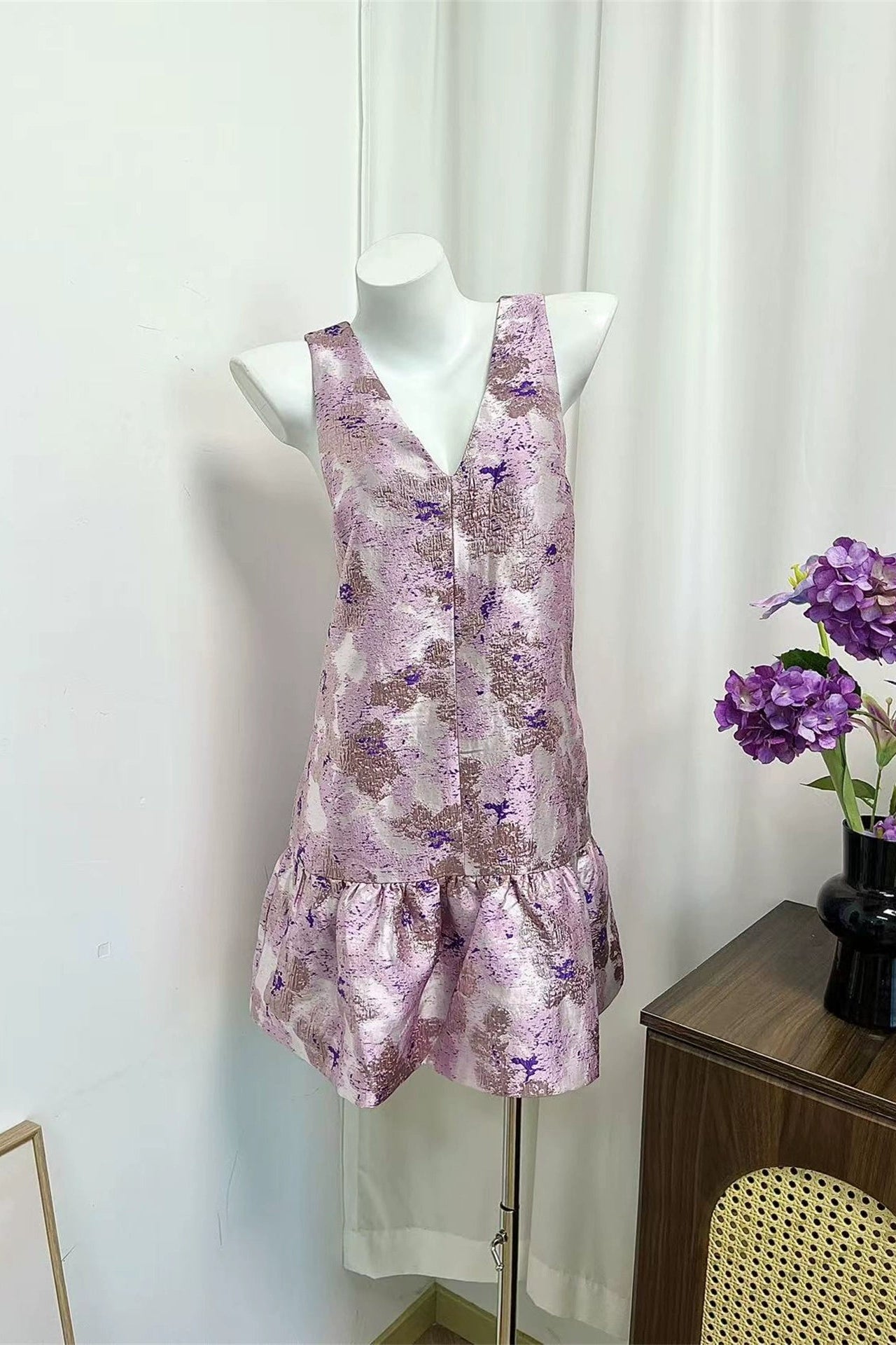 purple printed V-neck puffy mini dress