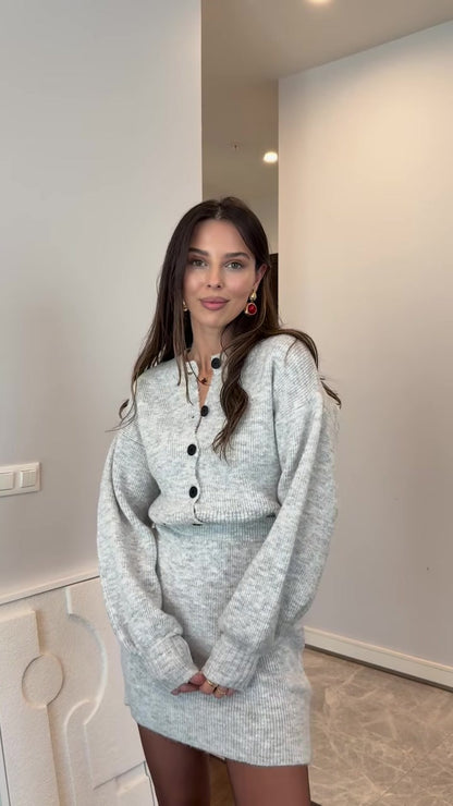 light grey long-sleeved short skirt suit