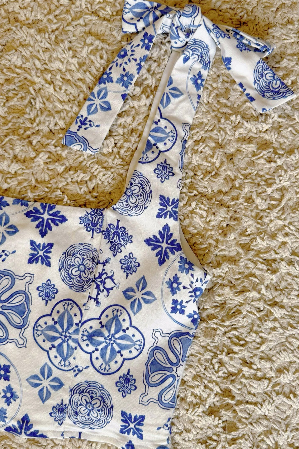 blue and white printed bow high-waisted short vest