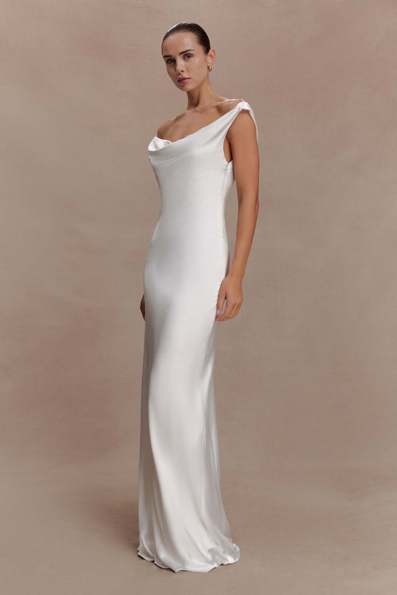 white  satin swinging collar  lace dress