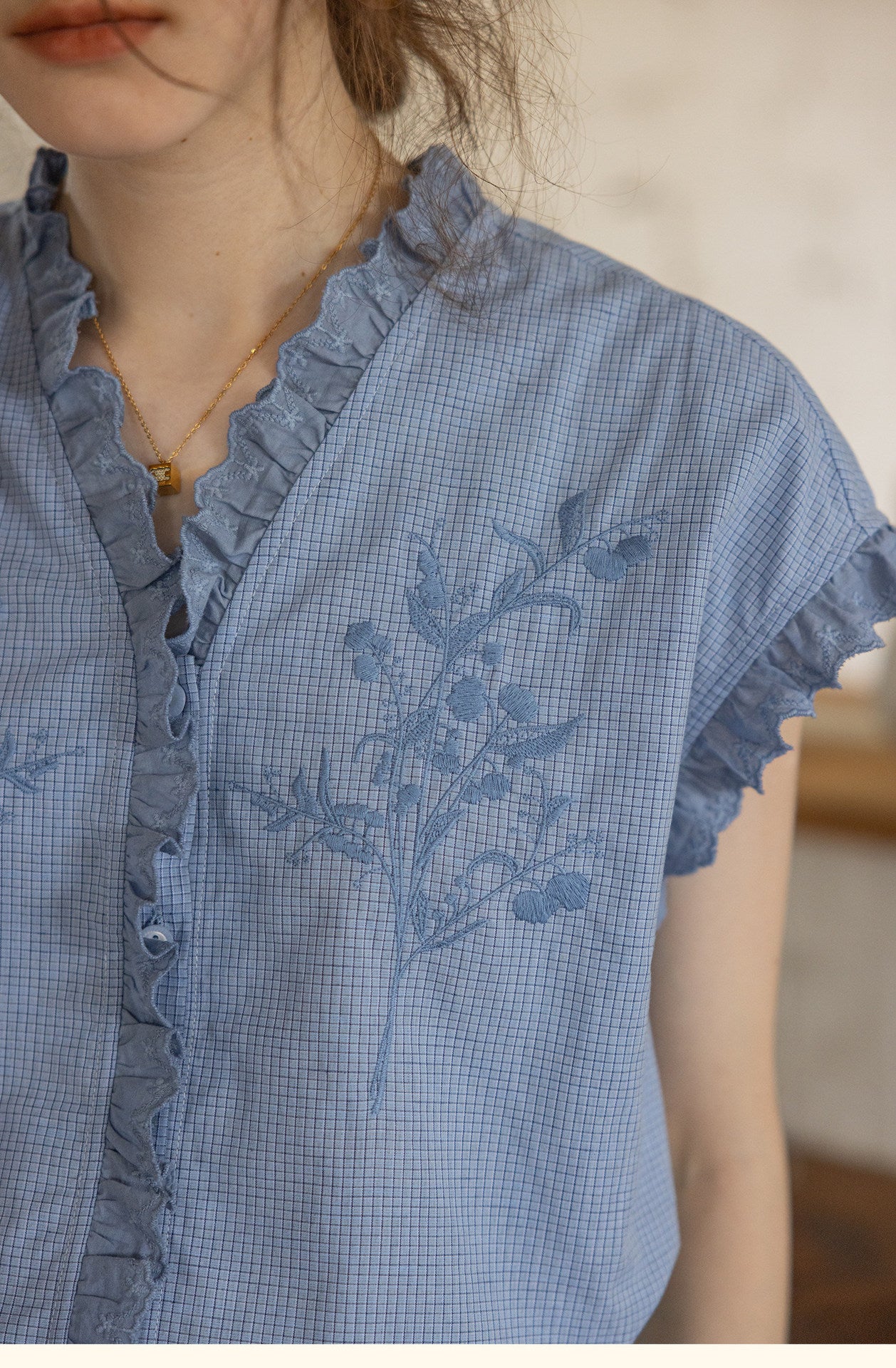 blue linen-cotton patchwork sleeveless lace shirt