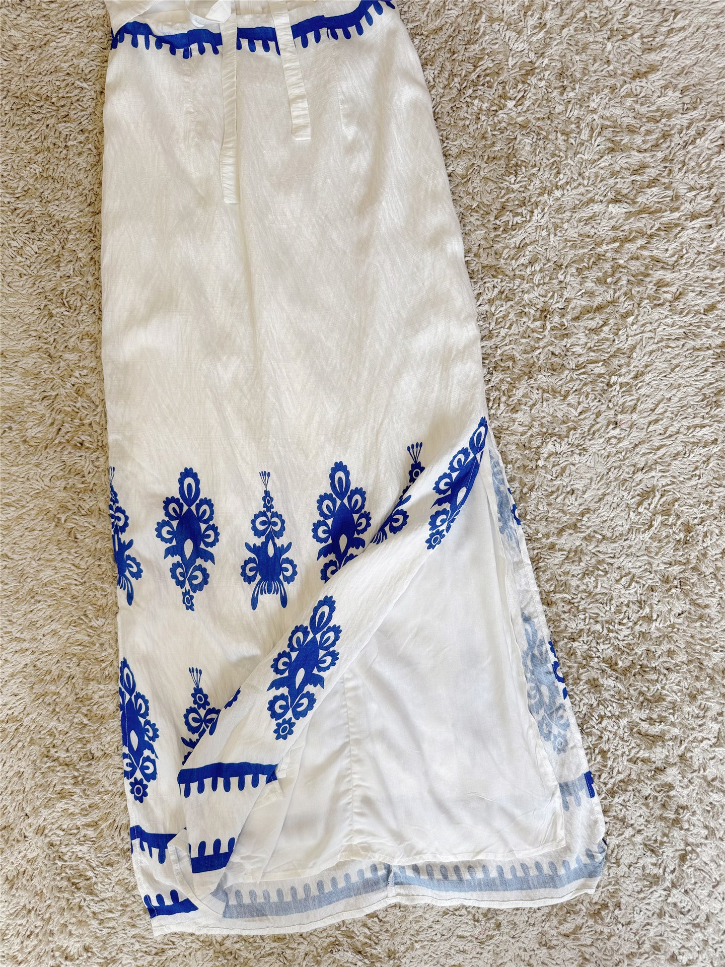 blue-and-white porcelain printed V-neck lace-up side slit dress