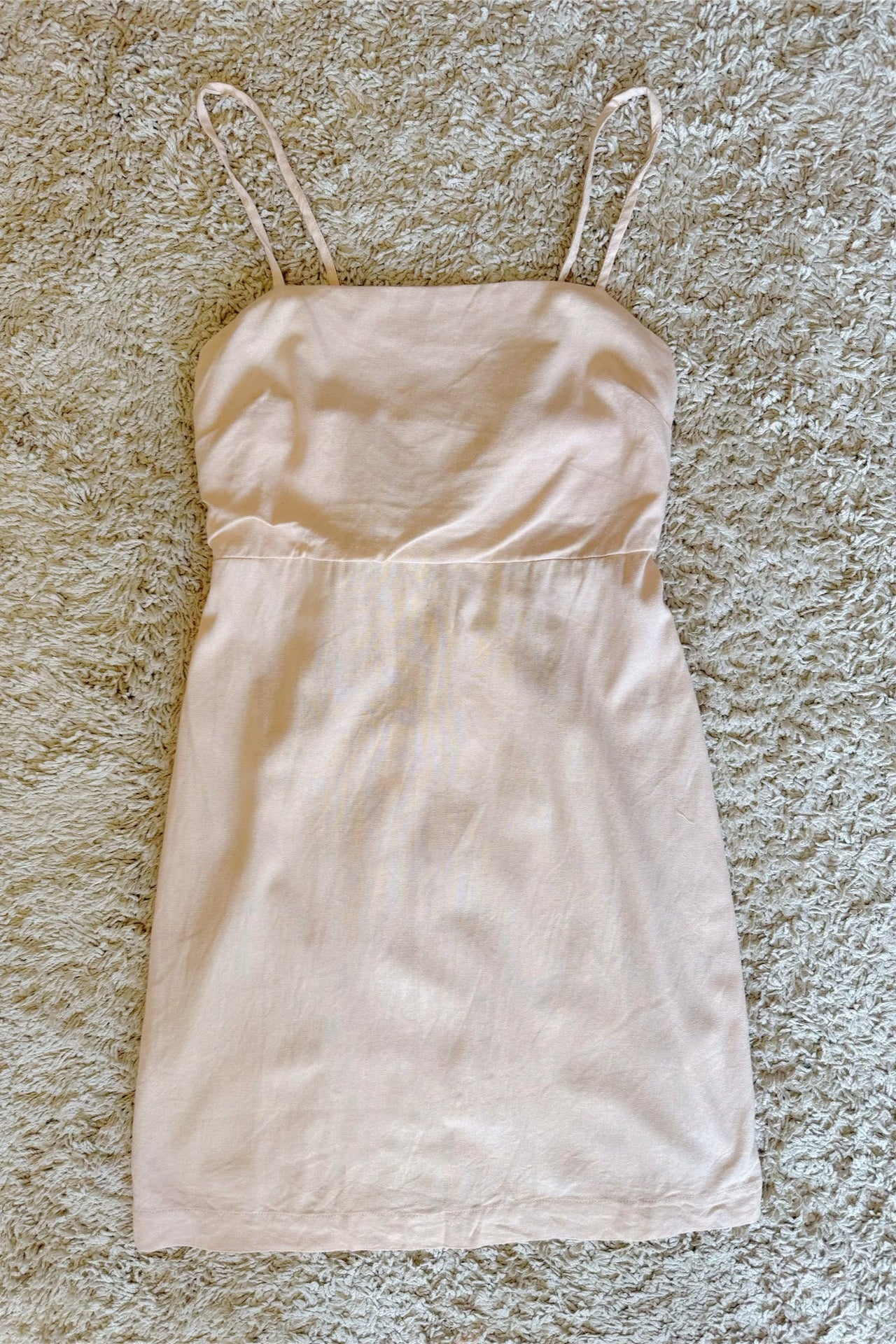 Backless linen dress with ties