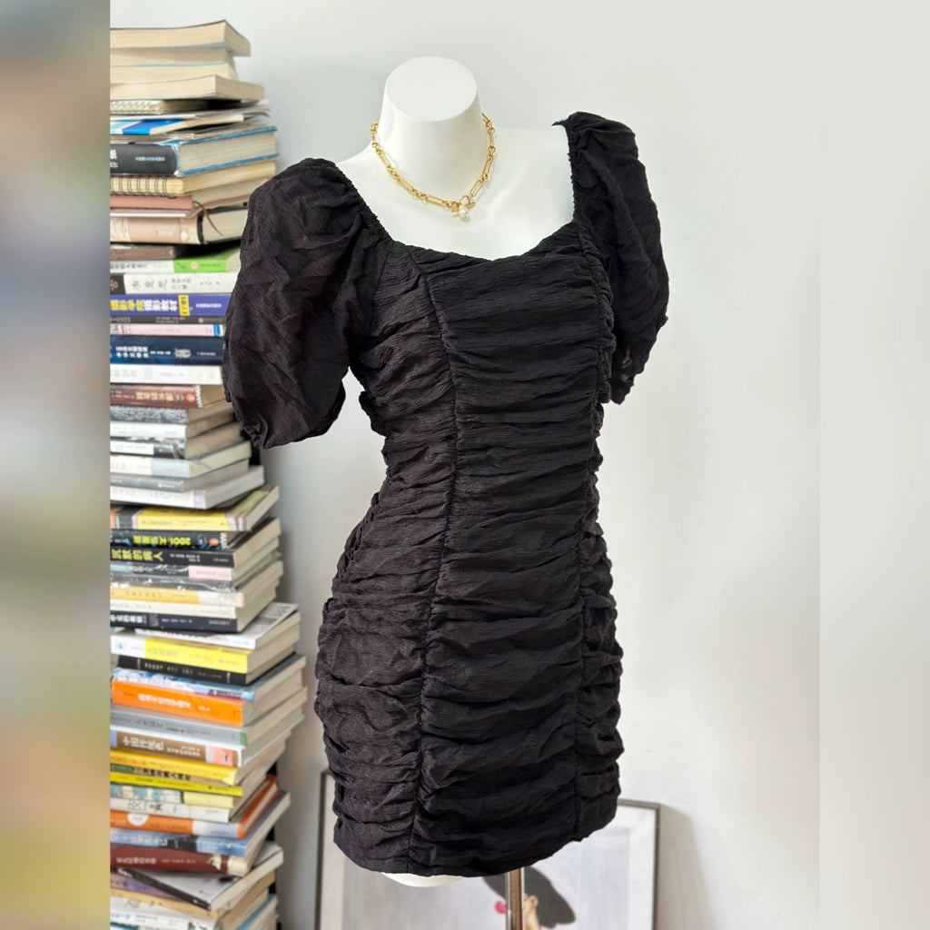 black pleats bubble lantern short sleeve dress