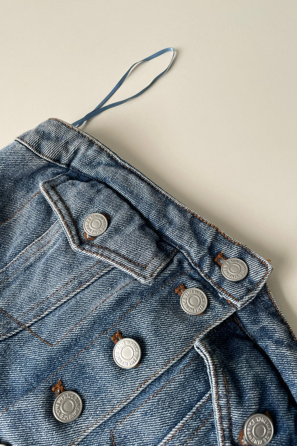 8-button denim tube top in blue