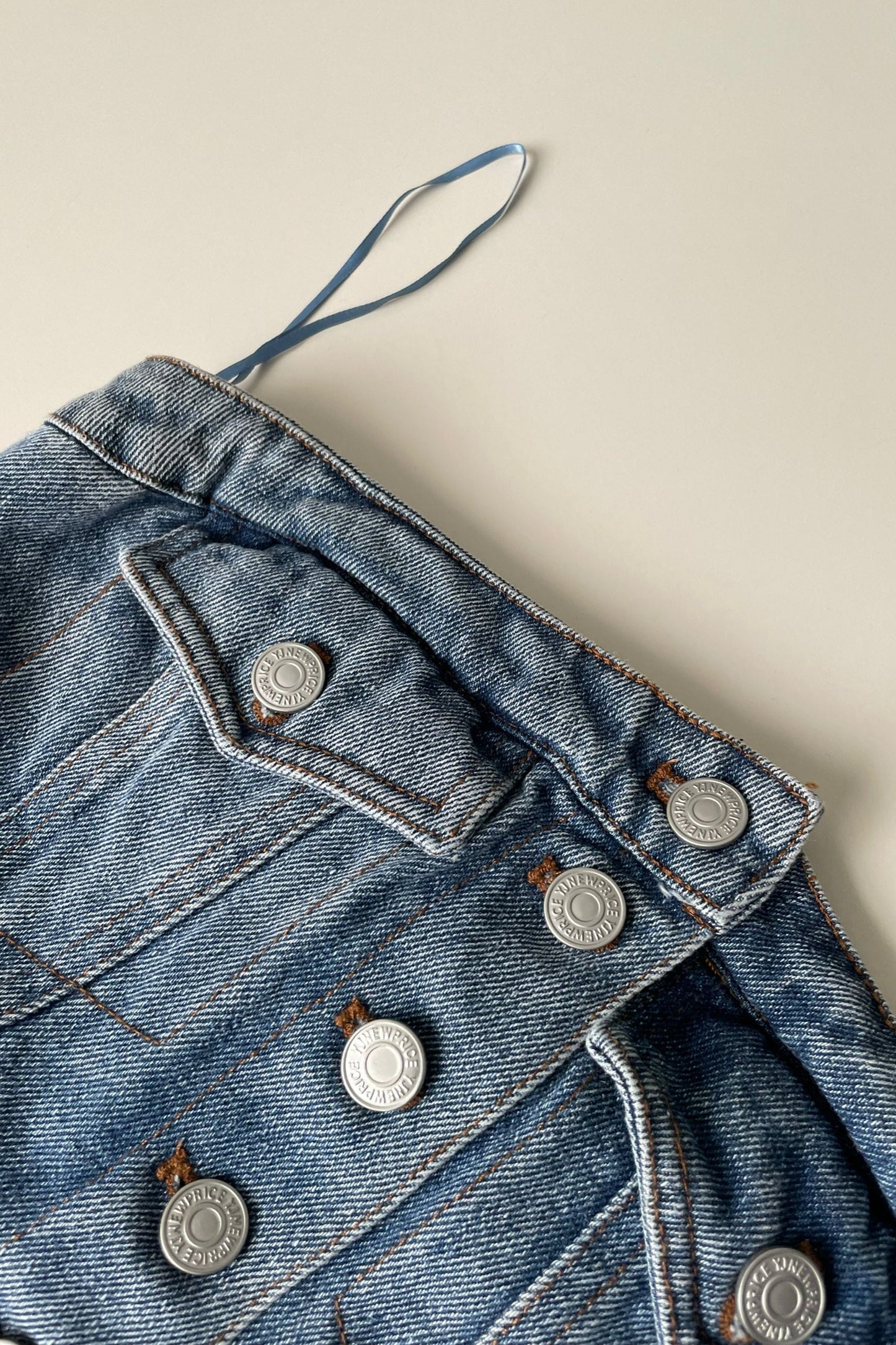 8-button denim tube top in blue