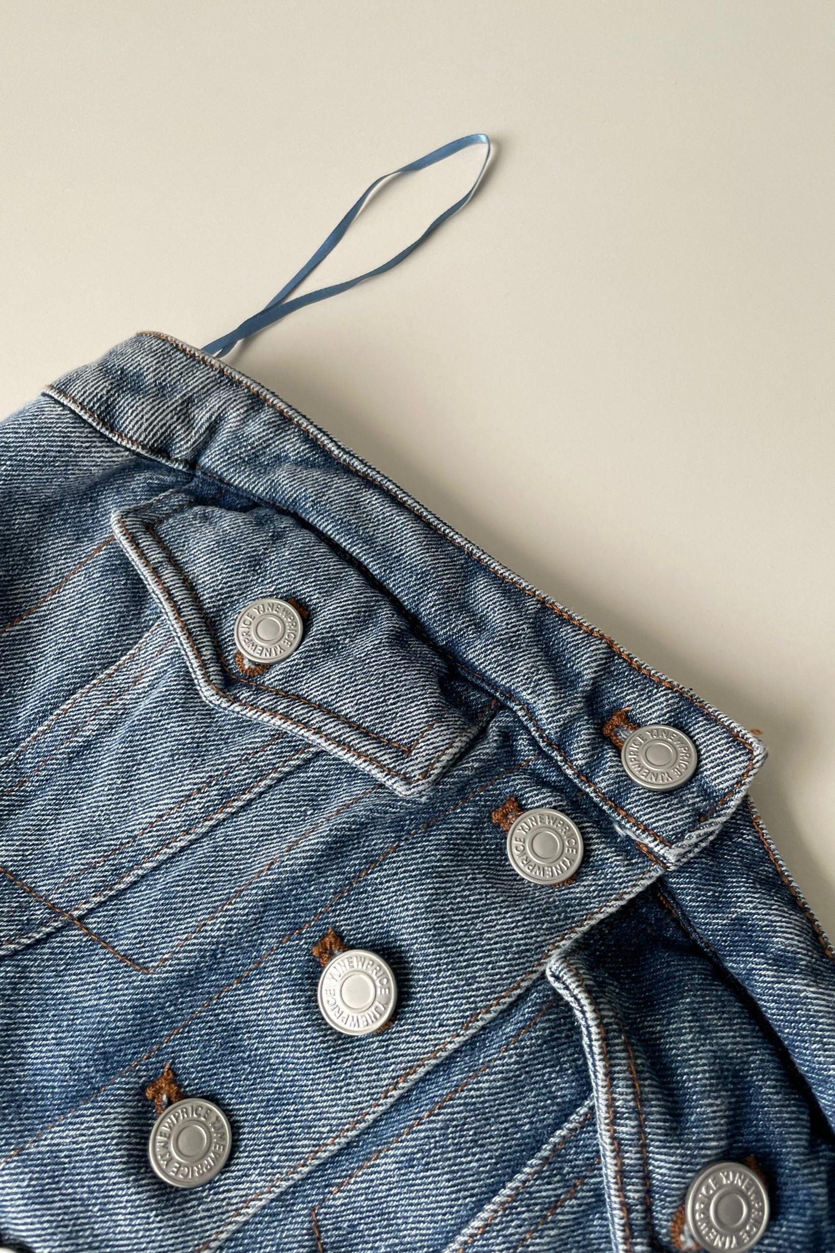 8-button denim tube top in blue