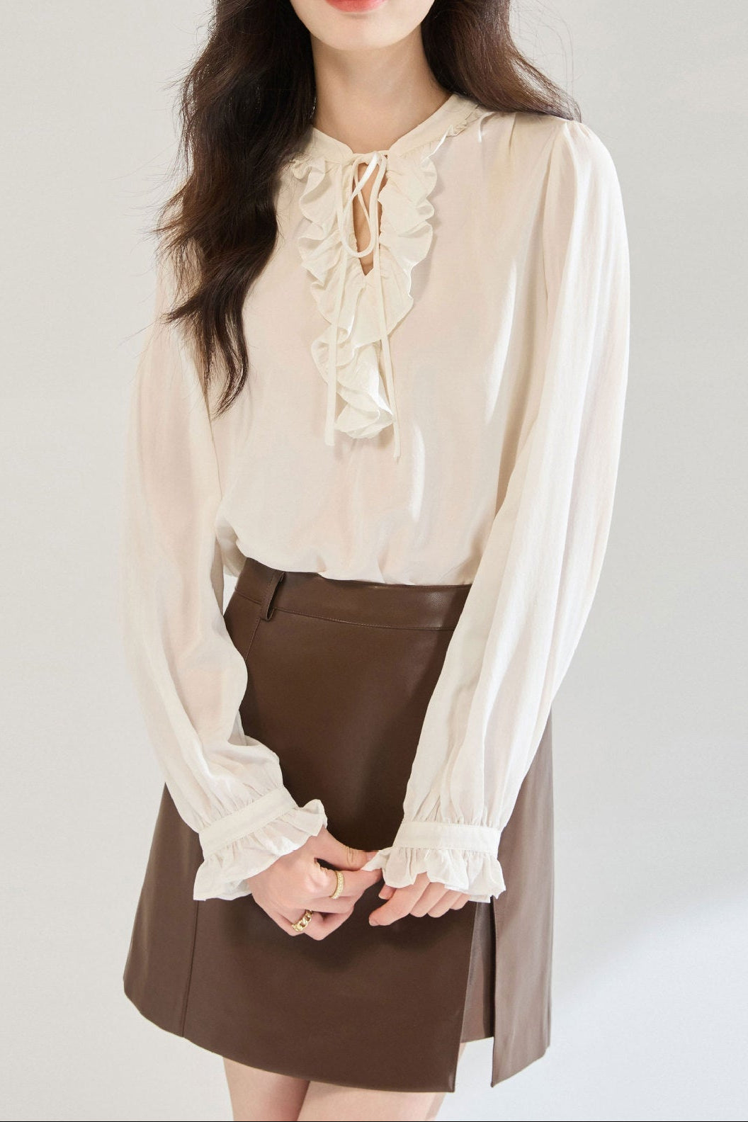 White ruffled tie-waist V-neck puff sleeve shirt