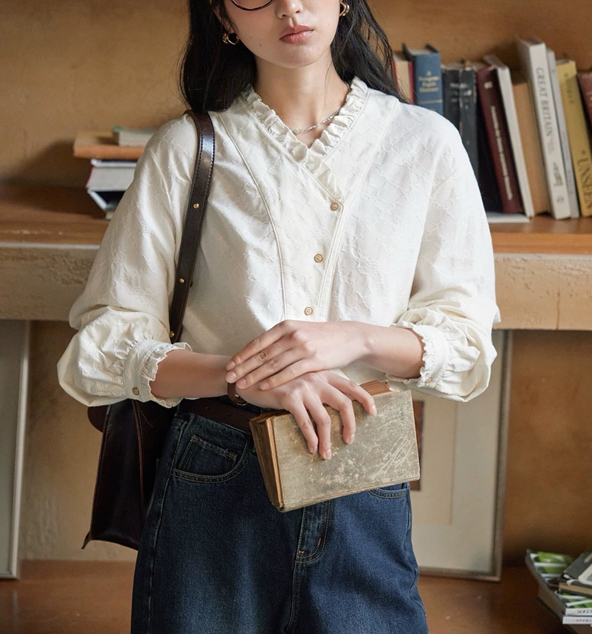 whtie plaid V-neck ruffled  long-sleeve shirt