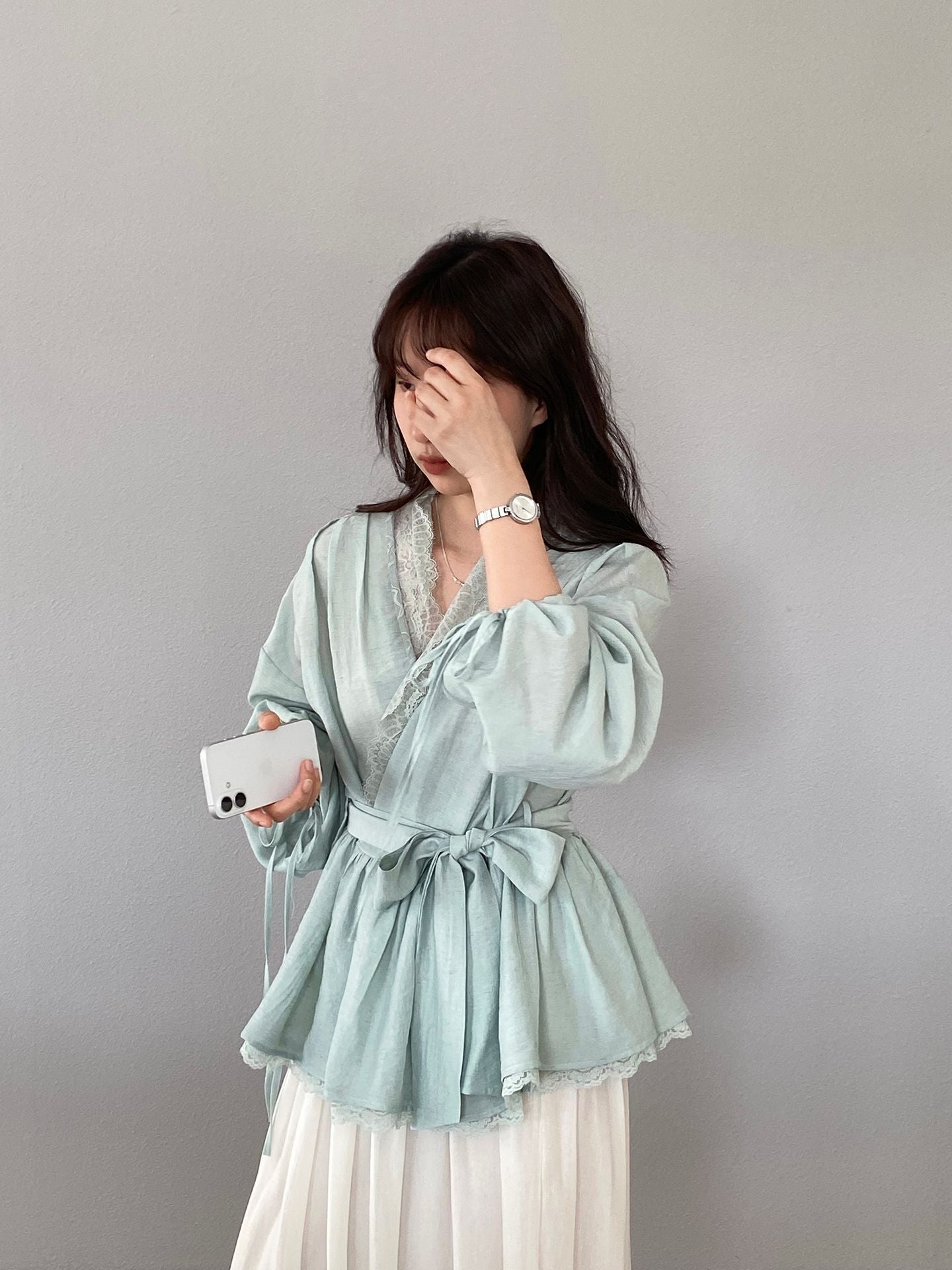 Lace-up V-neck lace-up shirt