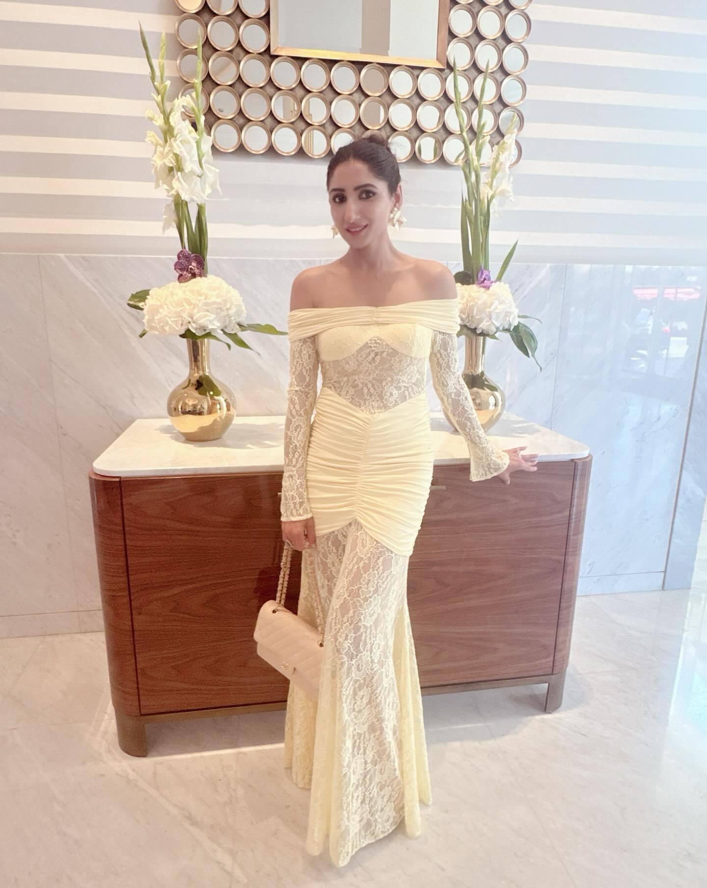 Lace-trimmed flared sleeve fishtail maxi skirt