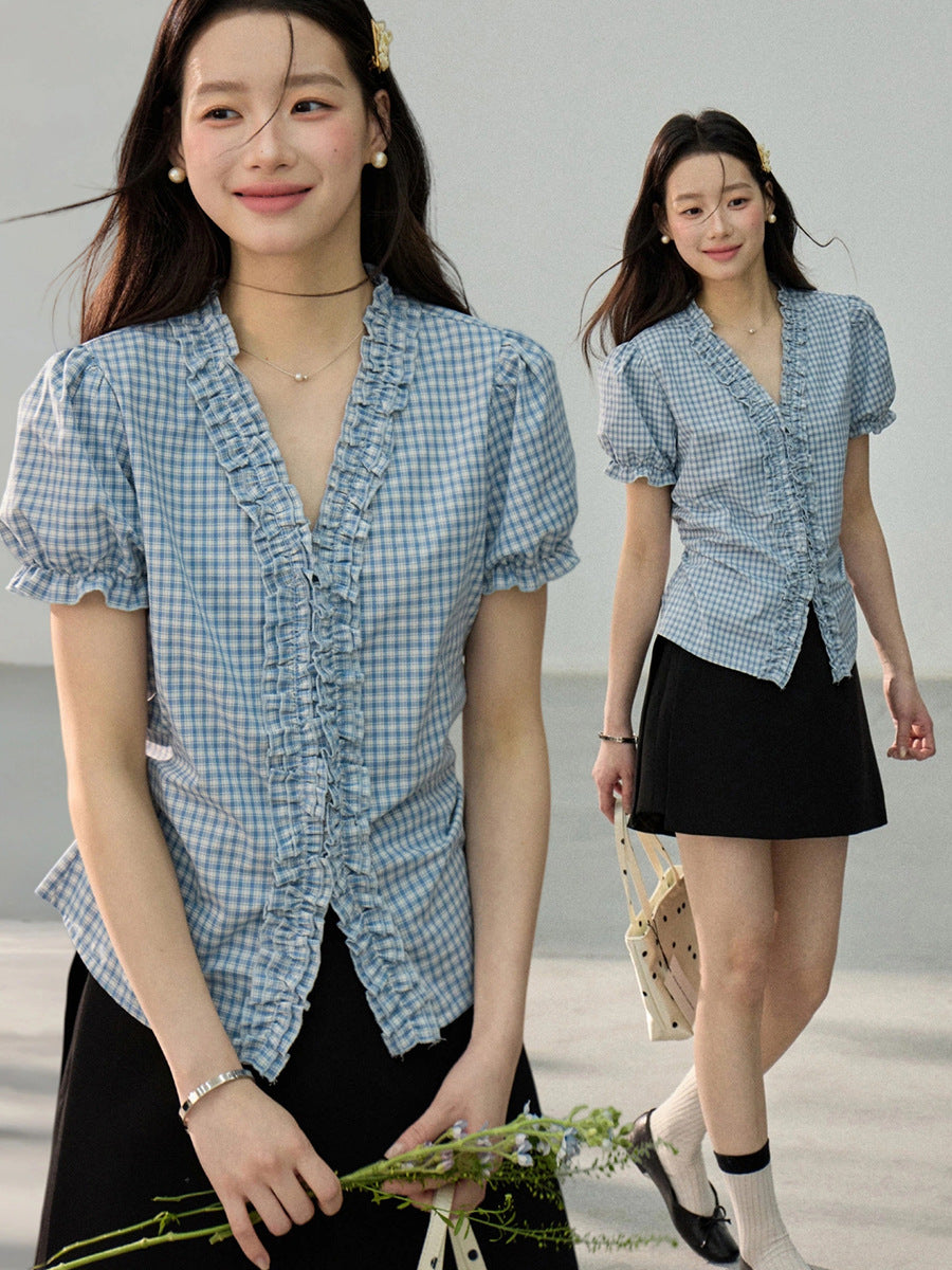 Retro-style plaid puff-sleeved shirt with ruffled trim