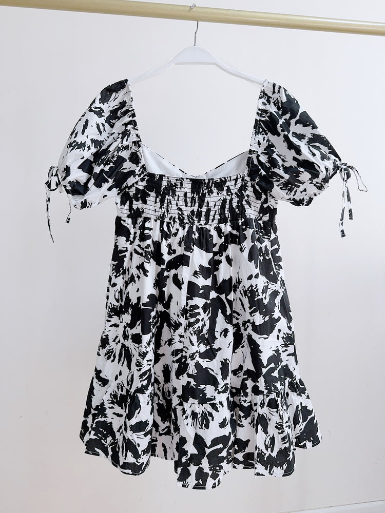 black and white ink painting floral puff sleeve  dress