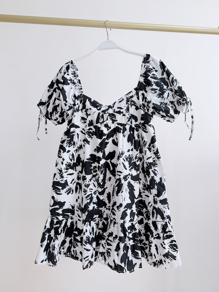 black and white ink painting floral puff sleeve  dress