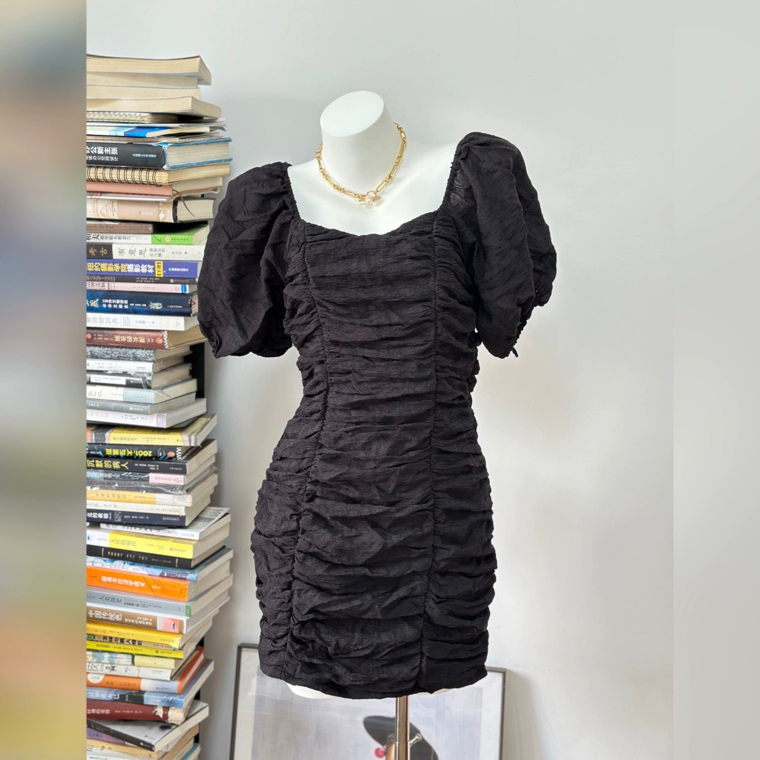 black pleats bubble lantern short sleeve dress