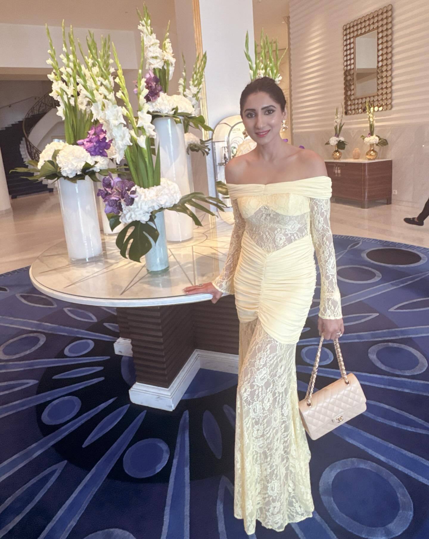 Lace-trimmed flared sleeve fishtail maxi skirt