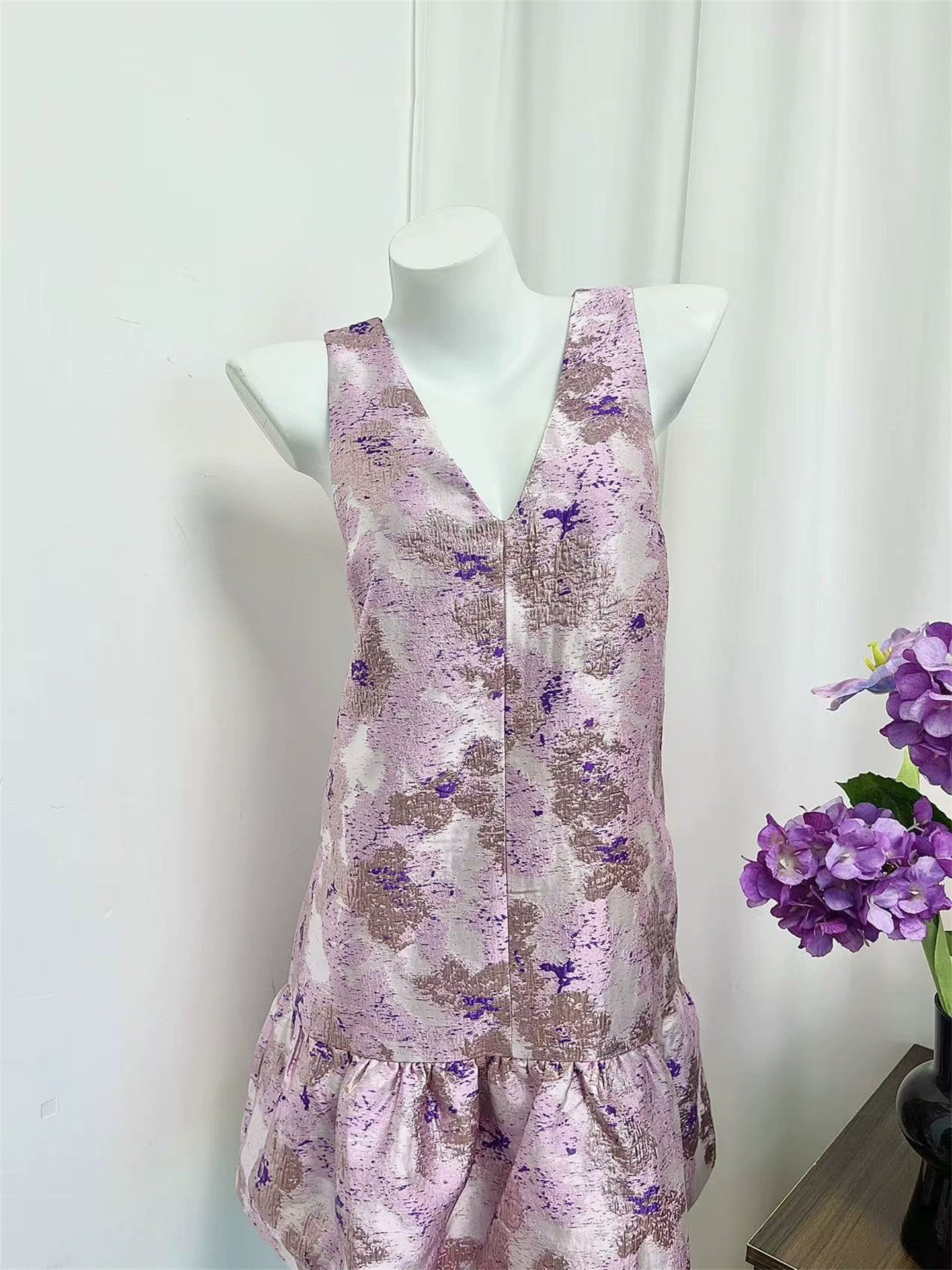 purple printed V-neck puffy mini dress