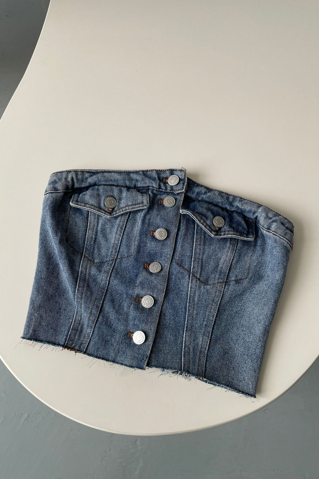 8-button denim tube top in blue